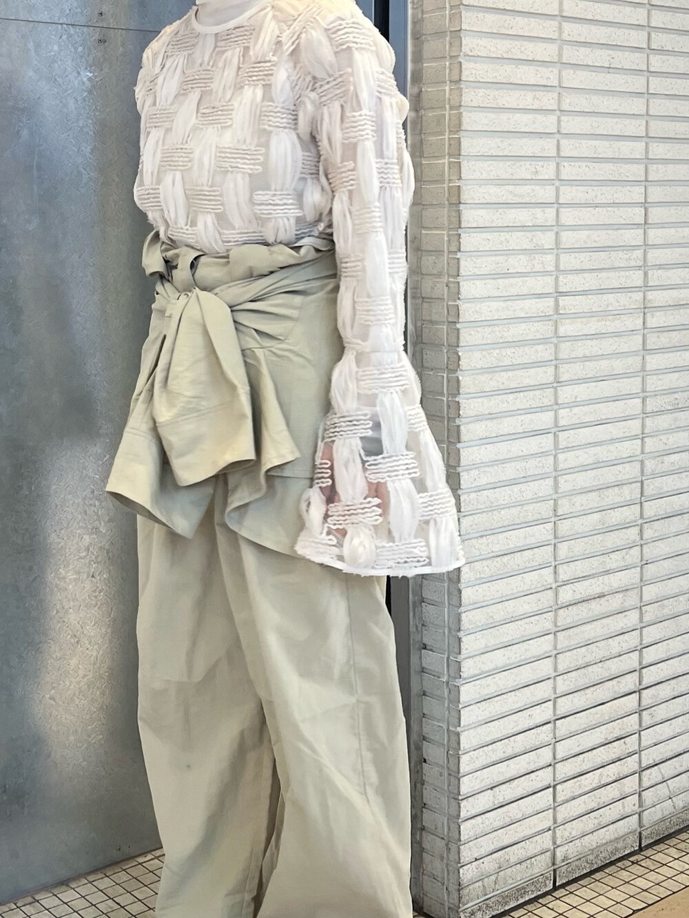 「KBF、kbf_ootd、春コーデ、低身長コーデ、春服みてみて、レース、ジャンプスーツ、レーストップス、シアートップス、低身長、骨格ナチュラル」｜「KBFのグラフィックプリントTEE（Tシャツ/カットソー、ホワイト系）」を使った、serikaさん（レディース・153cm）の冬コーディネートの3枚目の写真
