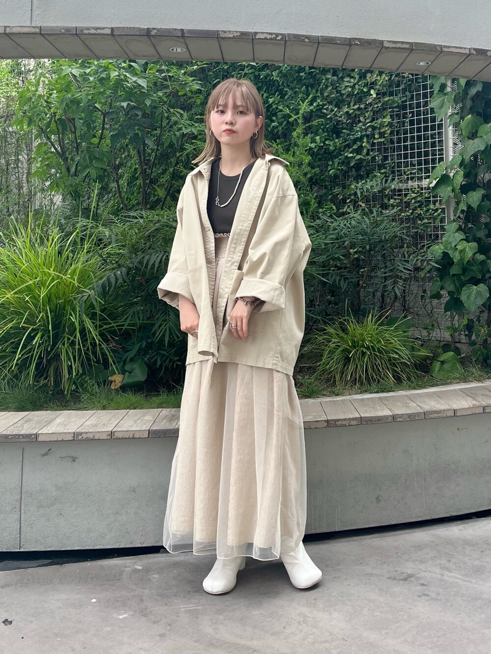 「KBF、kbf_ootd、淡色コーデ、秋服準備はじめました、ワンピース、ロングスカート、きれいめカジュアル、秋冬コーデ、低身長、低身長コーデ、カバーオール、ジャケット、ブーツ、チュール、WEARyouthコーデ」｜「KBFのWIDEシルエットカバーオール（カバーオール、ベージュ系）」を使った、serikaさん（レディース・153cm）の夏コーディネートの4枚目の写真