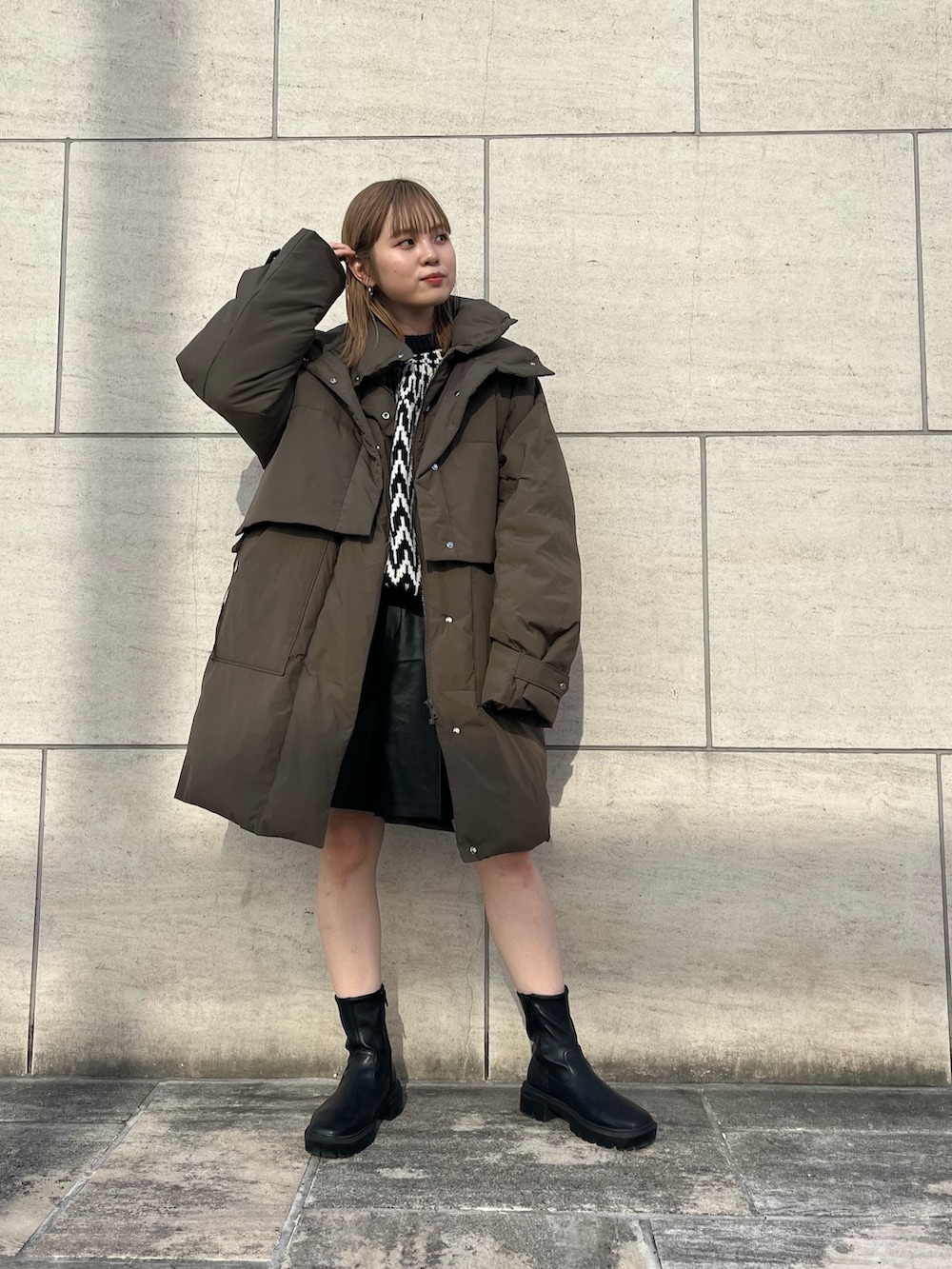 「KBF、kbf_ootd、ファッションを楽しもう、WEARyouthコーデ、アウター、冬コーデ、ダウンジャケット、ブーツ、着回しコーデ、低身長、低身長コーデ」｜「KBFのベストSETミドル丈中綿ジャケット（ダウンジャケット/コート、グリーン系）」を使った、serikaさん（レディース・153cm）の秋コーディネートの3枚目の写真