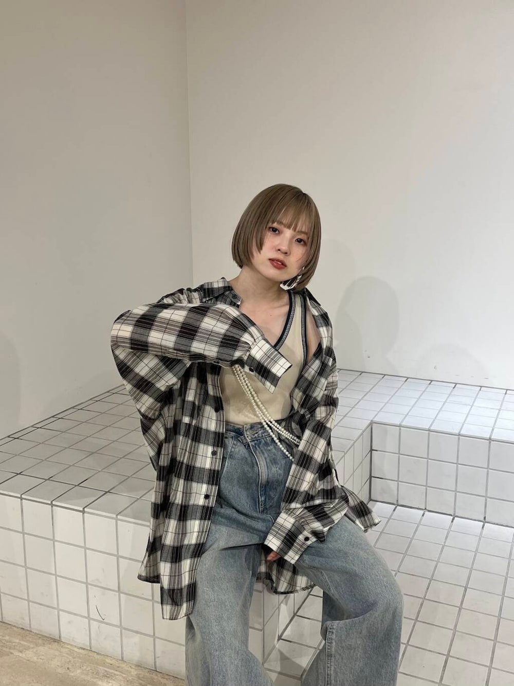 「デニム、チェックシャツ、RODESKO、kbf_ootd、KBF、低身長、タンクトップ、春コーデ、春服、パンツスタイル、newarrival、低身長コーデ、春夏コーデ、カジュアル、ビッグシャツ」｜「KBFのペインターWIDEデニム（デニムパンツ、ブルー系）」を使った、serikaさん（レディース・153cm）の春コーディネートの2枚目の写真