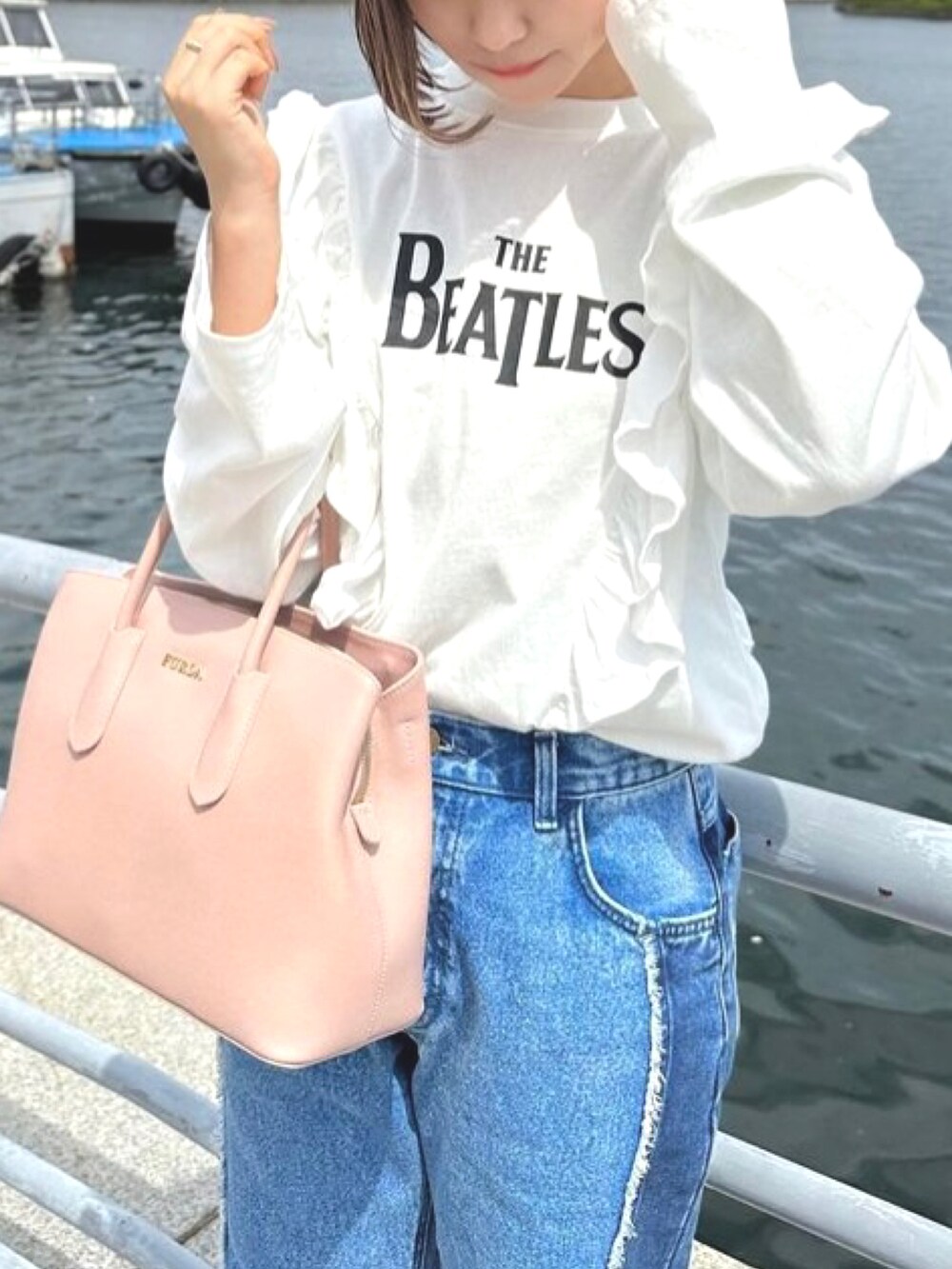「大人カジュアル、休日コーデ、低身長コーデ、きれいめカジュアル、デニム、デニムパンツ、休日スタイル、ootd、パンツ、カジュアル、骨格ウェーブ、150cmコーデ、春コーデ、フリル、ナチュラル」｜「Leeのアイテム（デニムパンツ、ブルー系）」を使った、もえかさん（レディース・152cm）の夏コーディネートの2枚目の写真