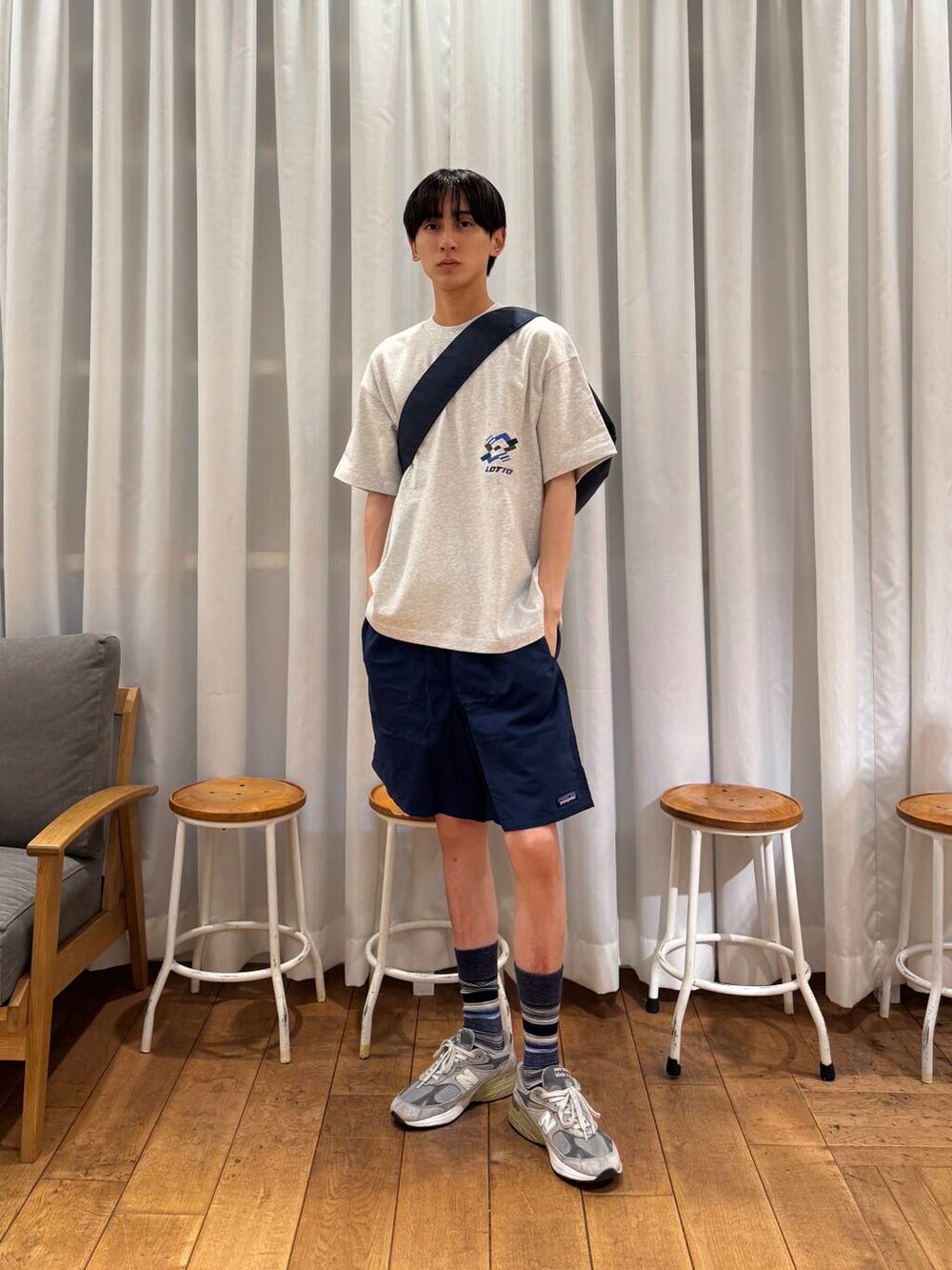 「urbanresearchdoors、Patagonia、スニーカーコーデ、アーバンリサーチドアーズ、newarrival、doors、yakpak、初夏のお出掛けコーデ、暮らしを楽しむ、lotto」｜「YAKPAKの『撥水』『別注』YAKPAK×DOORS　SHOULDER BAG M（ショルダーバッグ、ブルー系）」を使った、Imuさん（メンズ・177cm）の春コーディネートの6枚目の写真