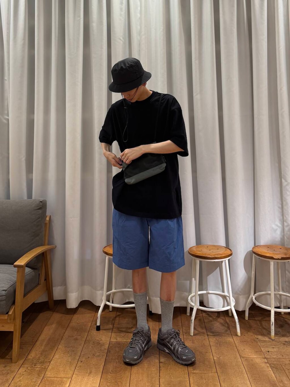 「urbanresearchdoors、Patagonia、NIKE、スニーカーコーデ、アーバンリサーチドアーズ、newarrival、doors、EKAL、hanes、snowpeak、最旬スニーカーコーデ、初夏のお出掛けコーデ、暮らしを楽しむ」｜「EKALの『撥水/UVカット/UR TECH』ナイロンタッサーショーツ（その他パンツ、ブルー系）」を使った、Imuさん（メンズ・177cm）の春コーディネートの7枚目の写真
