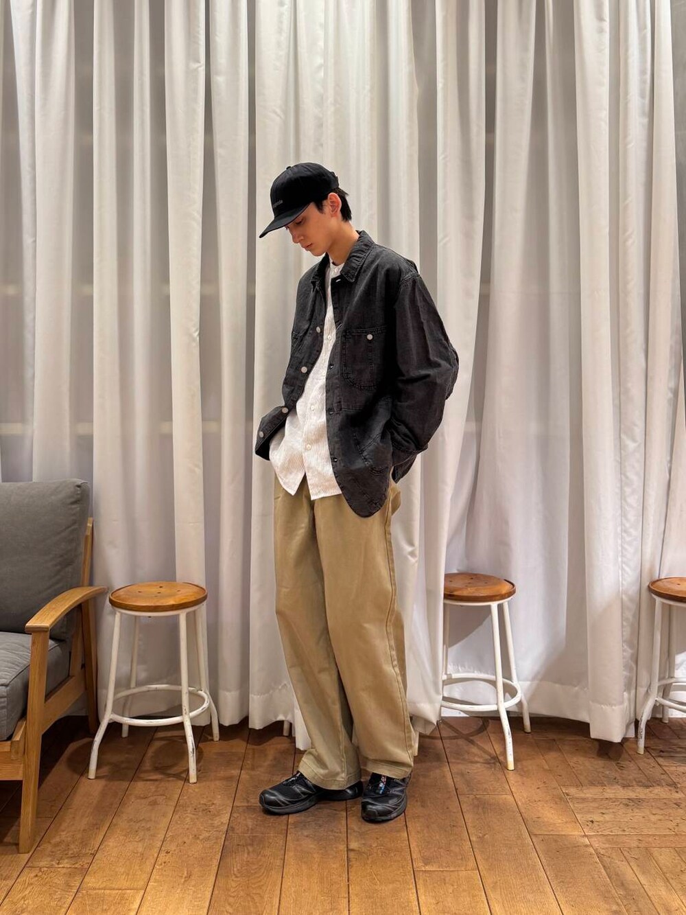 「カジュアル、urbanresearchdoors、Patagonia、スニーカーコーデ、アーバンリサーチドアーズ、フォークアンドスプーン、春アウター、newarrival、doors、salomon、暮らしを楽しむ、私の推しデニムスタイル、シャツが主役の春コーデ」｜「FORK&SPOONのFORK&SPOON　フレンチドリルピグメントチノパンツ（その他パンツ、ベージュ系）」を使った、Imuさん（メンズ・177cm）の春コーディネートの7枚目の写真