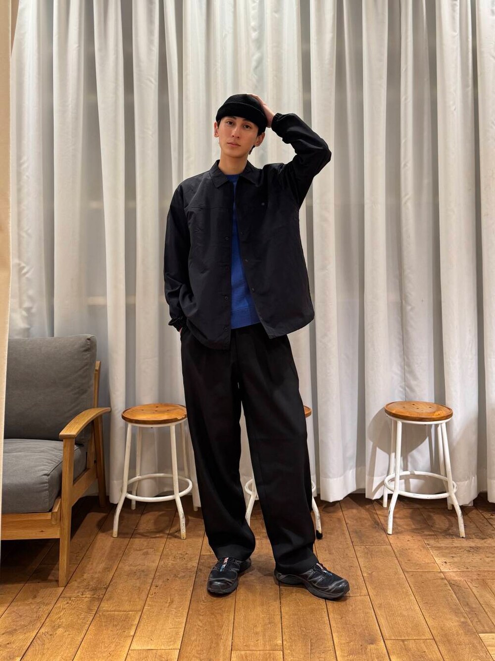 「urbanresearchdoors、ビーニー、アウトドア、スニーカーコーデ、アーバンリサーチドアーズ、春アウター、newarrival、doors、stillbyhand、salomon、snowpeak、marmot、暮らしを楽しむ、春のジャケットスタイル」｜「URBAN RESEARCH DOORSのSSロールワッチ（ニットキャップ/ビーニー、ブラック系）」を使った、Imuさん（メンズ・177cm）の春コーディネートの5枚目の写真