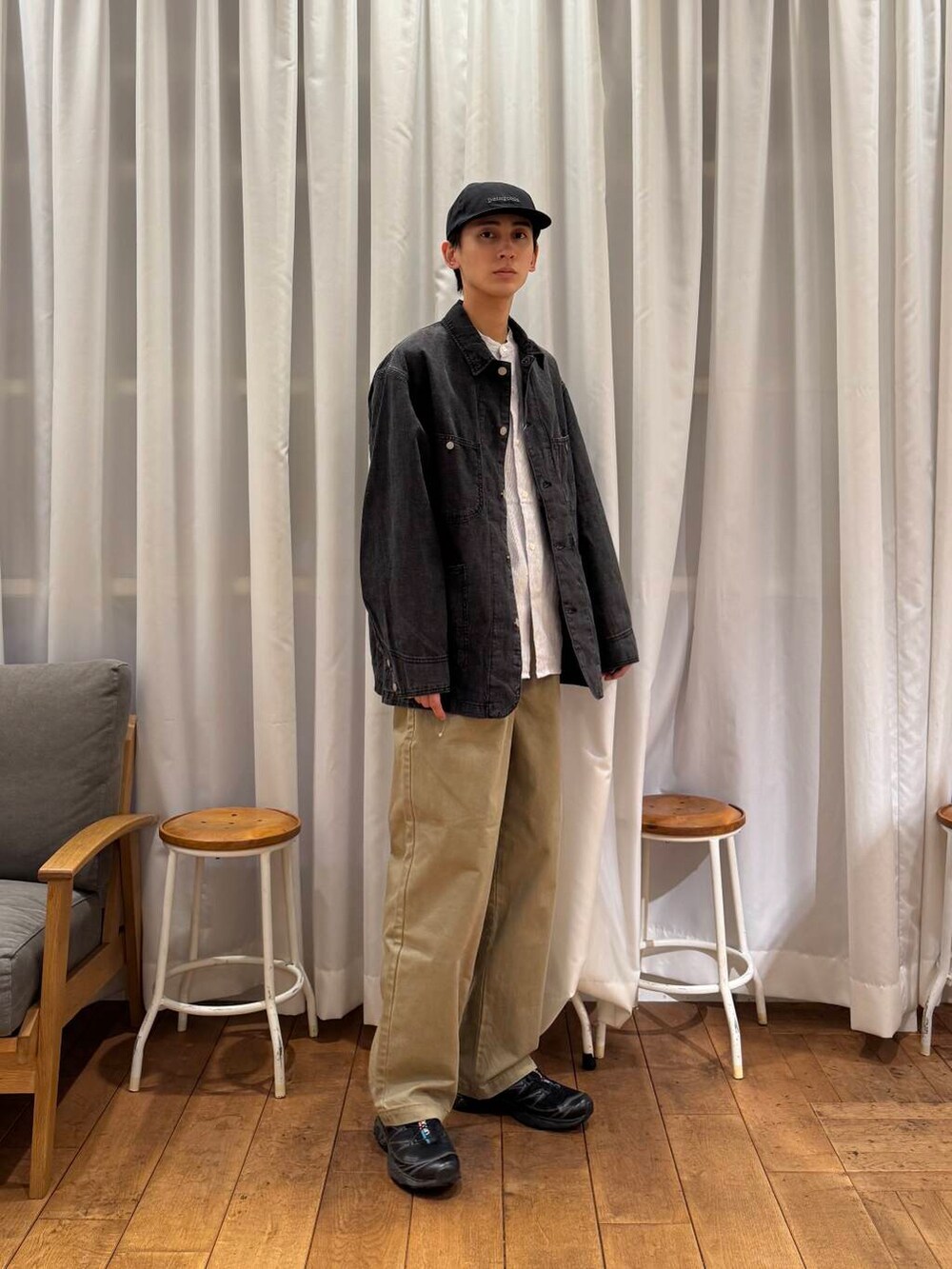 「カジュアル、urbanresearchdoors、Patagonia、スニーカーコーデ、アーバンリサーチドアーズ、フォークアンドスプーン、春アウター、newarrival、doors、salomon、暮らしを楽しむ、私の推しデニムスタイル、シャツが主役の春コーデ」｜「FORK&SPOONのFORK&SPOON　フレンチドリルピグメントチノパンツ（その他パンツ、ベージュ系）」を使った、Imuさん（メンズ・177cm）の春コーディネートの2枚目の写真