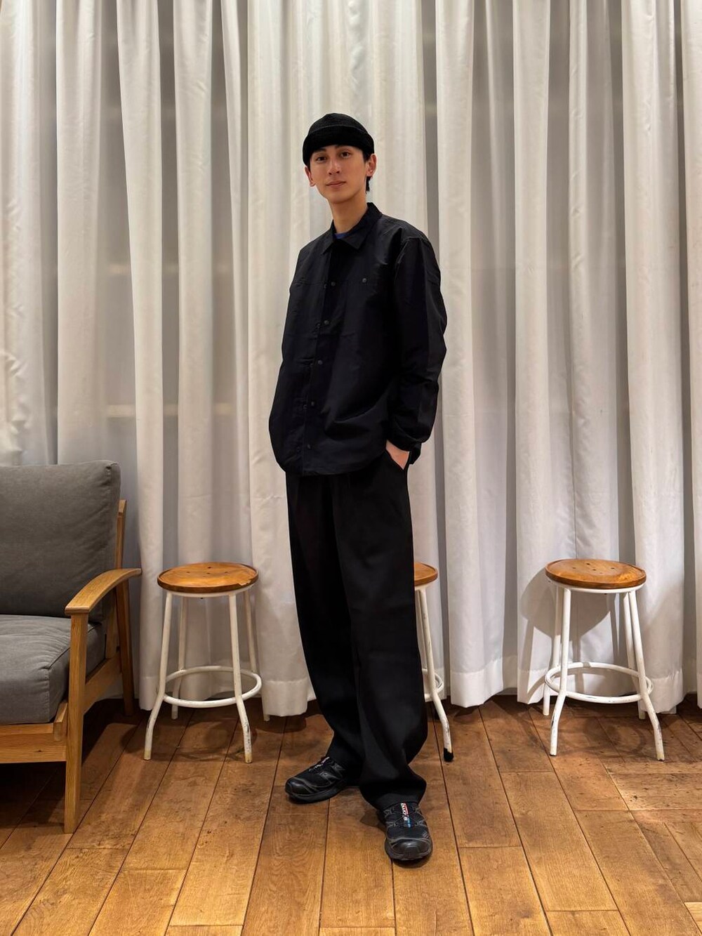 「urbanresearchdoors、ビーニー、アウトドア、スニーカーコーデ、アーバンリサーチドアーズ、春アウター、newarrival、doors、stillbyhand、salomon、snowpeak、marmot、暮らしを楽しむ、春のジャケットスタイル」｜「URBAN RESEARCH DOORSのSSロールワッチ（ニットキャップ/ビーニー、ブラック系）」を使った、Imuさん（メンズ・177cm）の春コーディネートの4枚目の写真