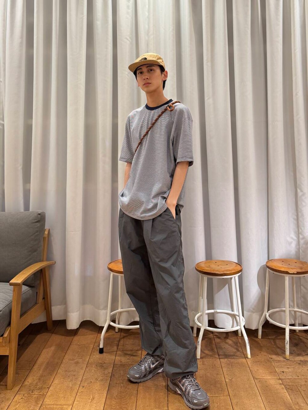 「カジュアル、urbanresearchdoors、Patagonia、NANGA、NIKE、アーバンリサーチドアーズ、newarrival、doors、EKAL、tinygardenfestival、最旬スニーカーコーデ、初夏のお出掛けコーデ、tgf、暮らしを楽しむ」｜「EKALの『UR TECH』『撥水/UVカット』ナイロンタッサートラウザー（その他パンツ、グレー系）」を使った、Imuさん（メンズ・177cm）の春コーディネートの5枚目の写真