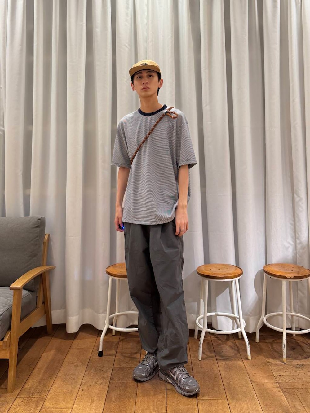 「カジュアル、urbanresearchdoors、Patagonia、NANGA、NIKE、アーバンリサーチドアーズ、newarrival、doors、EKAL、tinygardenfestival、最旬スニーカーコーデ、初夏のお出掛けコーデ、tgf、暮らしを楽しむ」｜「EKALの『UR TECH』『撥水/UVカット』ナイロンタッサートラウザー（その他パンツ、グレー系）」を使った、Imuさん（メンズ・177cm）の春コーディネートの8枚目の写真