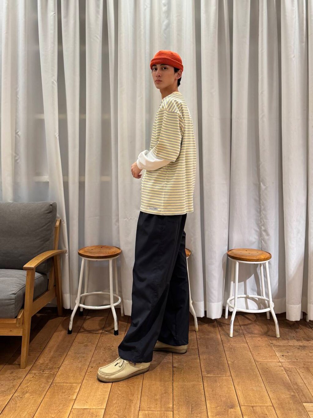 「カジュアル、urbanresearchdoors、ビーニー、アーバンリサーチドアーズ、newarrival、doors、stillbyhand、llbean、春カラーコーデ、暮らしを楽しむ」｜「URBAN RESEARCH DOORSのSSロールワッチ（ニットキャップ/ビーニー、オレンジ系）」を使った、Imuさん（メンズ・177cm）の春コーディネートの4枚目の写真