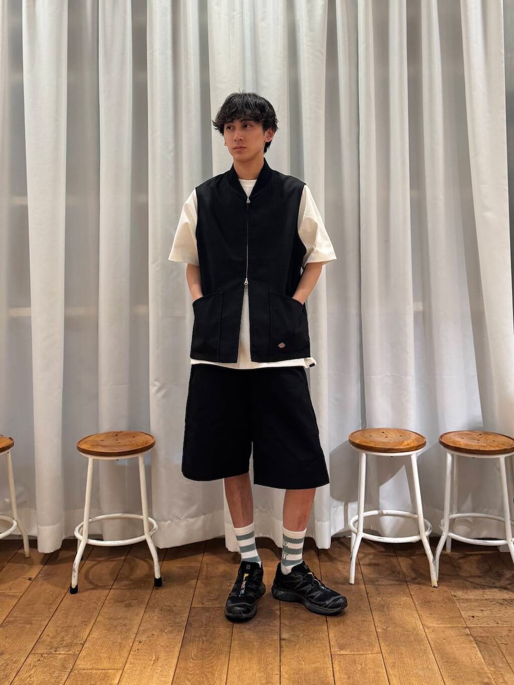「urbanresearchdoors、Dickies、アーバンリサーチドアーズ、休日コーデ、newarrival、doors、EKAL、機能性素材、キャップコーデ、salomon、メンズスニーカー、暮らしを楽しむ」｜「EKALの『吸水速乾/UVカット』DRY OUT BALLOON FIT T-SHIRTS（Tシャツ/カットソー、ホワイト系）」を使った、Imuさん（メンズ・177cm）の夏コーディネートの4枚目の写真