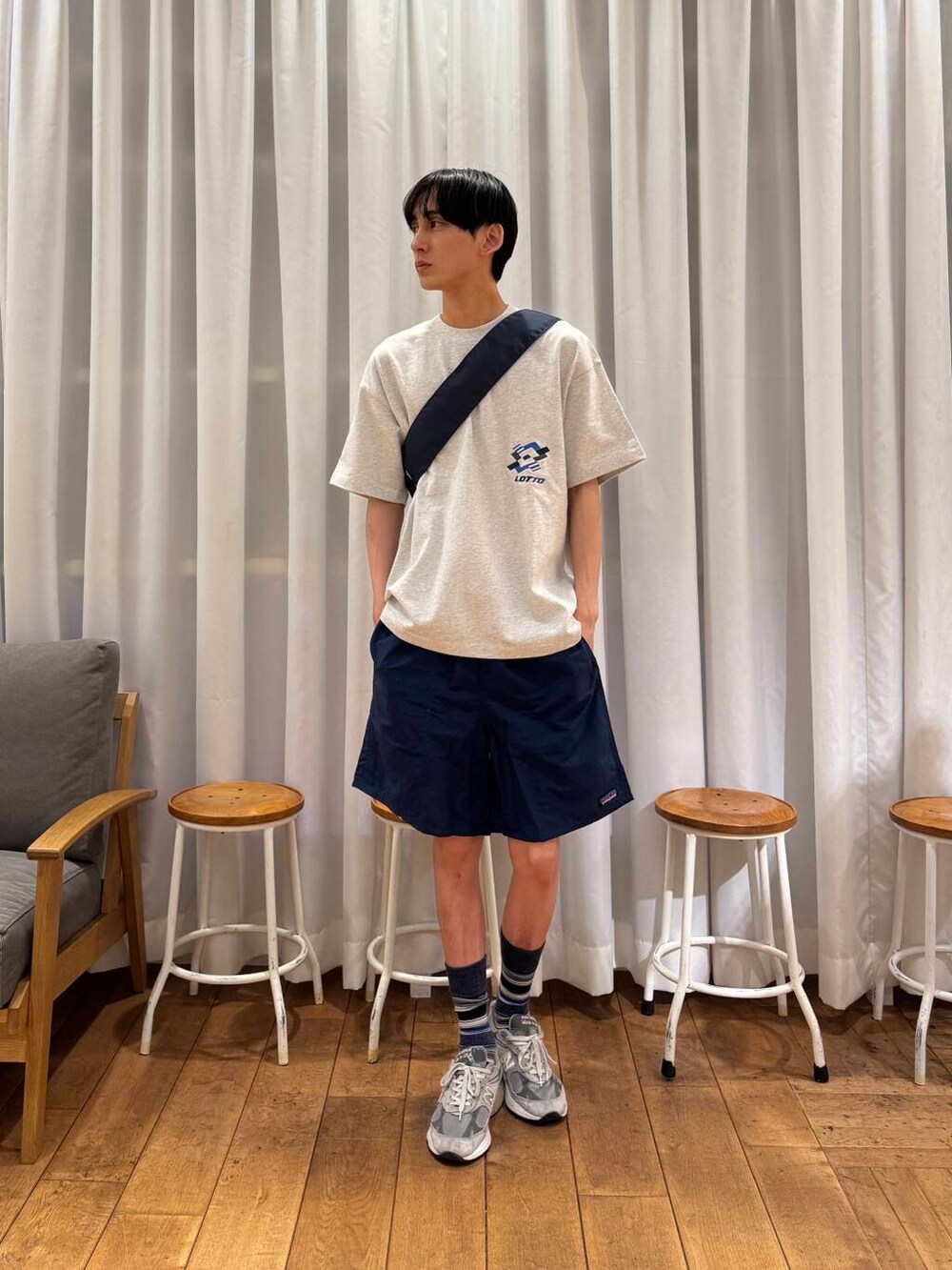 「urbanresearchdoors、Patagonia、スニーカーコーデ、アーバンリサーチドアーズ、newarrival、doors、yakpak、初夏のお出掛けコーデ、暮らしを楽しむ、lotto」｜「YAKPAKの『撥水』『別注』YAKPAK×DOORS　SHOULDER BAG M（ショルダーバッグ、ブルー系）」を使った、Imuさん（メンズ・177cm）の春コーディネートの5枚目の写真