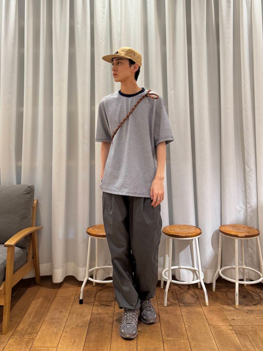 「カジュアル、urbanresearchdoors、Patagonia、NANGA、NIKE、アーバンリサーチドアーズ、newarrival、doors、EKAL、tinygardenfestival、最旬スニーカーコーデ、初夏のお出掛けコーデ、tgf、暮らしを楽しむ」｜「EKALの『UR TECH』『撥水/UVカット』ナイロンタッサートラウザー（その他パンツ、グレー系）」を使った、Imuさん（メンズ・177cm）の春コーディネートの7枚目の写真