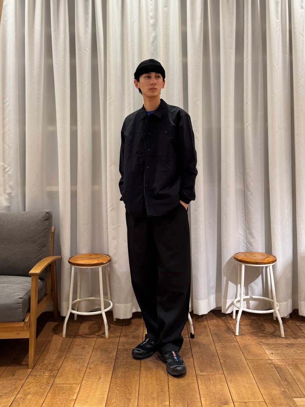 「urbanresearchdoors、ビーニー、アウトドア、スニーカーコーデ、アーバンリサーチドアーズ、春アウター、newarrival、doors、stillbyhand、salomon、snowpeak、marmot、暮らしを楽しむ、春のジャケットスタイル」｜「URBAN RESEARCH DOORSのSSロールワッチ（ニットキャップ/ビーニー、ブラック系）」を使った、Imuさん（メンズ・177cm）の春コーディネートの6枚目の写真