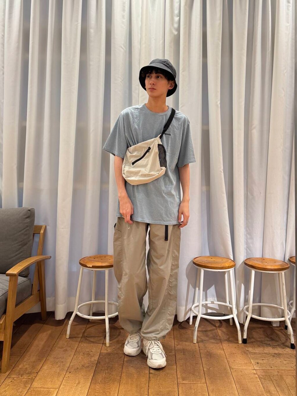 「カジュアル、urbanresearchdoors、Patagonia、ハット、アーバンリサーチドアーズ、休日コーデ、newarrival、doors、撥水、newbalance、防水、メンズスニーカー、暮らしを楽しむ、barap」｜「BURLAP OUTFITTERの『別注』BURLAP OUTFITTER×DOORS　Supplex Nylon Pants（その他パンツ、ベージュ系）」を使った、Imuさん（メンズ・177cm）の春コーディネートの7枚目の写真