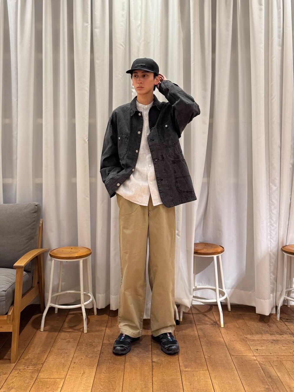 「カジュアル、urbanresearchdoors、Patagonia、スニーカーコーデ、アーバンリサーチドアーズ、フォークアンドスプーン、春アウター、newarrival、doors、salomon、暮らしを楽しむ、私の推しデニムスタイル、シャツが主役の春コーデ」｜「FORK&SPOONのFORK&SPOON　フレンチドリルピグメントチノパンツ（その他パンツ、ベージュ系）」を使った、Imuさん（メンズ・177cm）の春コーディネートの6枚目の写真
