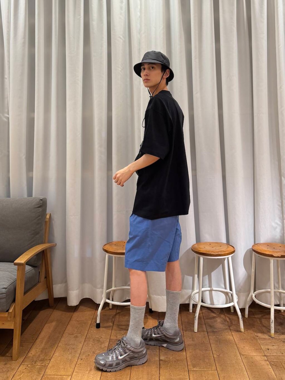 「urbanresearchdoors、Patagonia、NIKE、スニーカーコーデ、アーバンリサーチドアーズ、newarrival、doors、EKAL、hanes、snowpeak、最旬スニーカーコーデ、初夏のお出掛けコーデ、暮らしを楽しむ」｜「EKALの『撥水/UVカット/UR TECH』ナイロンタッサーショーツ（その他パンツ、ブルー系）」を使った、Imuさん（メンズ・177cm）の春コーディネートの6枚目の写真