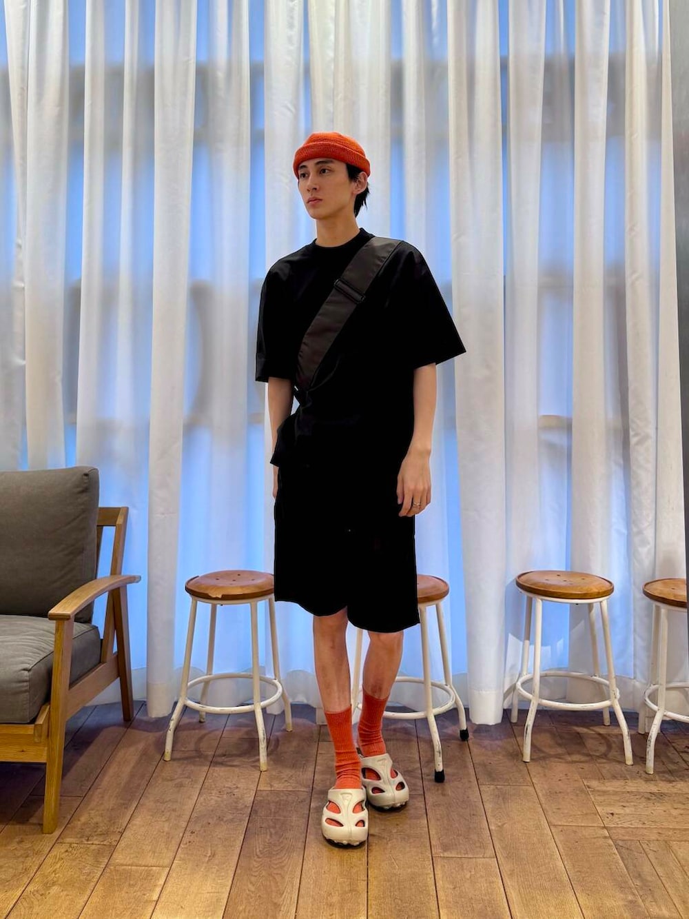 「urbanresearchdoors、ビーニー、アーバンリサーチドアーズ、フォークアンドスプーン、newarrival、doors、KEEN、サンダルコーデ、きれいめtシャツ、サマーショーツ、yakpak、暮らしを楽しむ」｜「URBAN RESEARCH DOORSのSSロールワッチ（ニットキャップ/ビーニー、オレンジ系）」を使った、Imuさん（メンズ・177cm）の春コーディネートの3枚目の写真