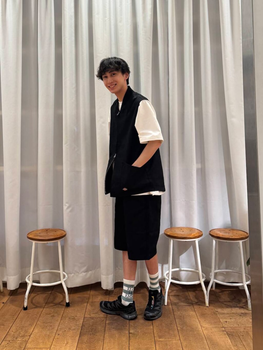 「urbanresearchdoors、Dickies、アーバンリサーチドアーズ、休日コーデ、newarrival、doors、EKAL、機能性素材、キャップコーデ、salomon、メンズスニーカー、暮らしを楽しむ」｜「EKALの『吸水速乾/UVカット』DRY OUT BALLOON FIT T-SHIRTS（Tシャツ/カットソー、ホワイト系）」を使った、Imuさん（メンズ・177cm）の夏コーディネートの2枚目の写真