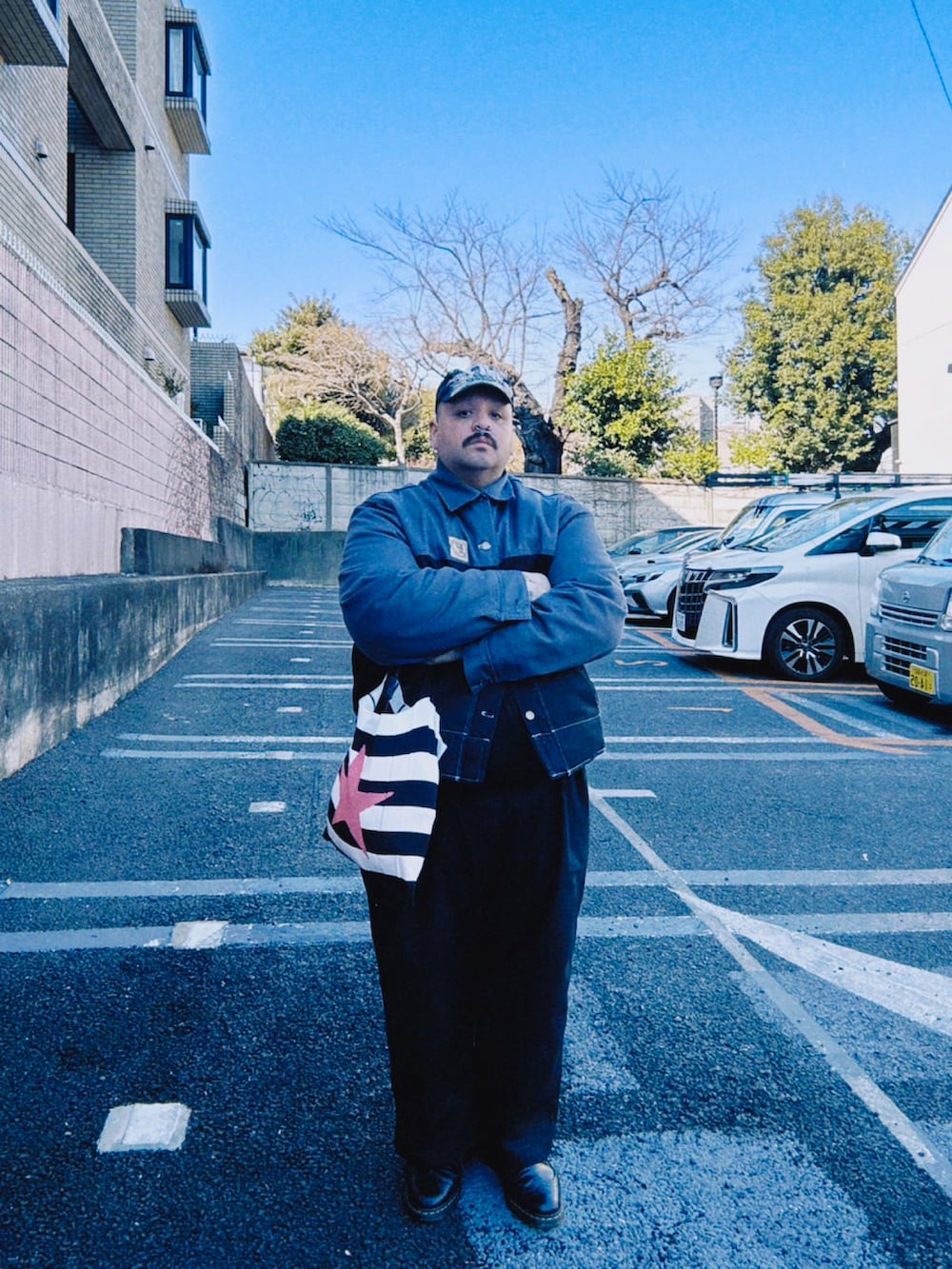 「knt365、まゆげない、ワークジャケット、ワークウェア」｜「DIESELのアイテム（キャップ、ブラック系）」を使った、andydorameさん（メンズ・168cm）の冬コーディネートの2枚目の写真