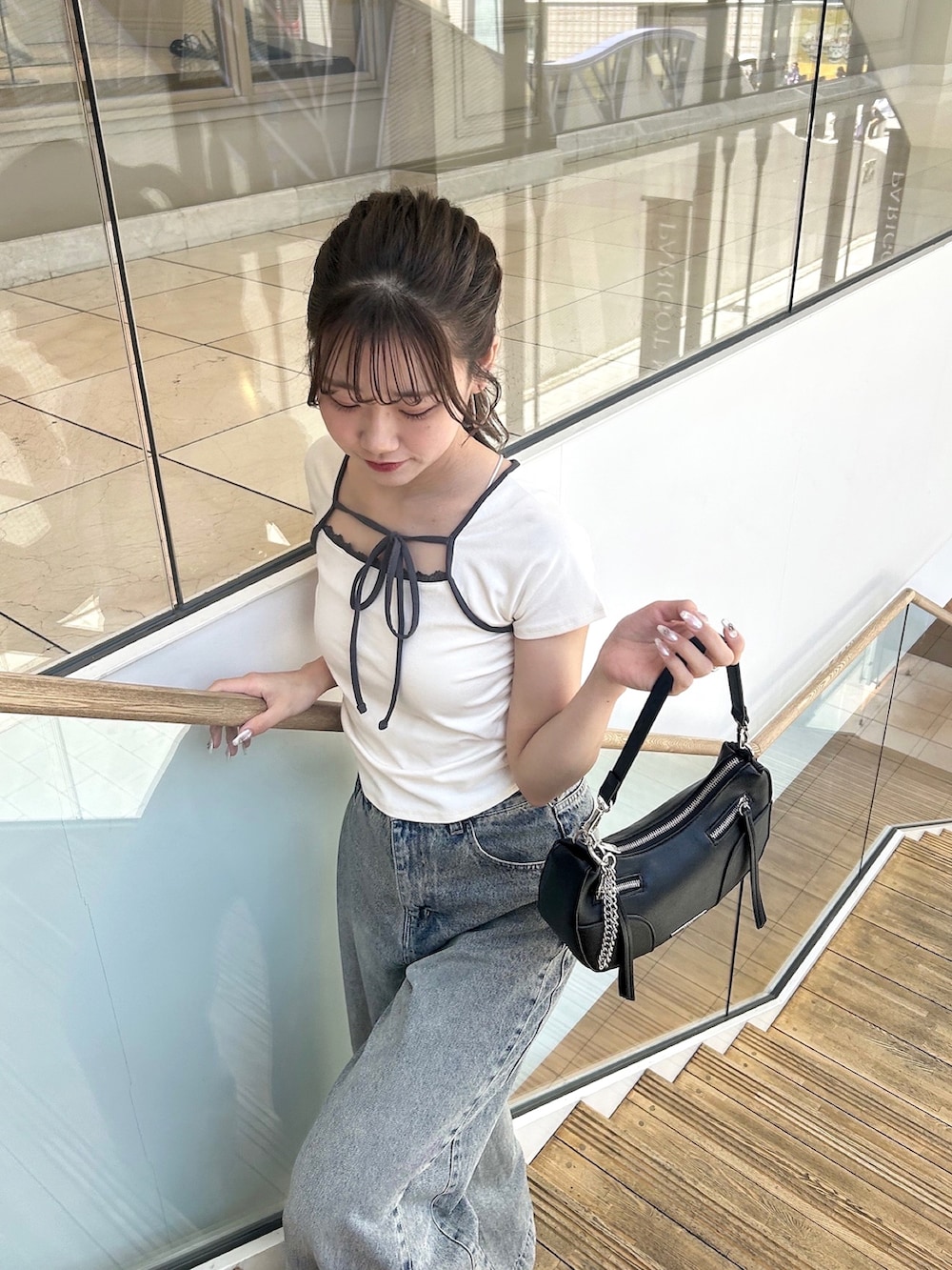 「Tシャツ、デザイントップス、夏コーデ、高身長コーデ、甘めカジュアル、骨格ナチュラル、デニム、デニムコーデ、レース」｜「Chicoの【5色展開】レイヤードデザインフレンチT（Tシャツ/カットソー、ホワイト系）」を使った、Satsukiさん（骨格ナチュラル・レディース・164cm）の春コーディネートの3枚目の写真