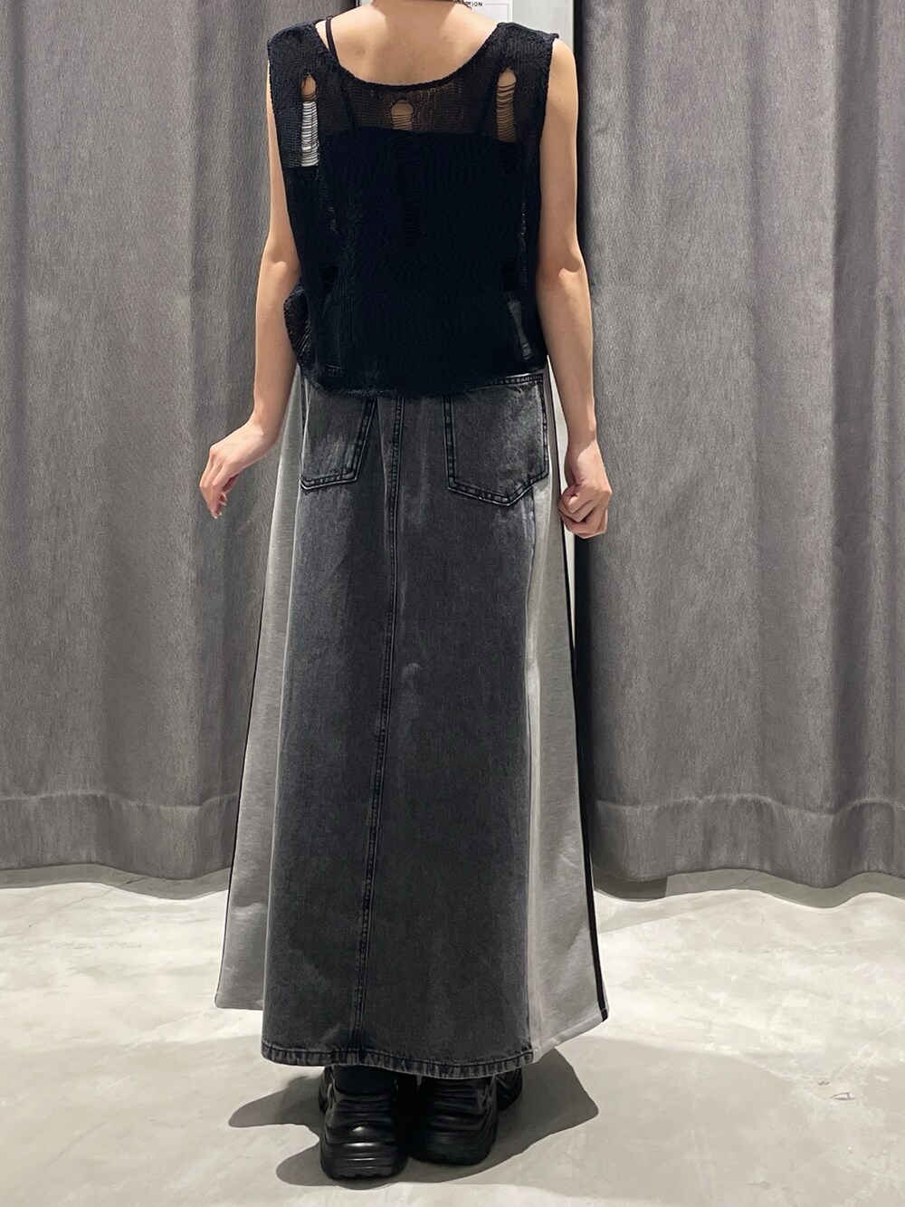 「PAGEBOYのドッキングデニムスカート（スカート、ブラック系）」を使った、Ruuさん（骨格ナチュラル・レディース・158cm）の夏コーディネートの3枚目の写真