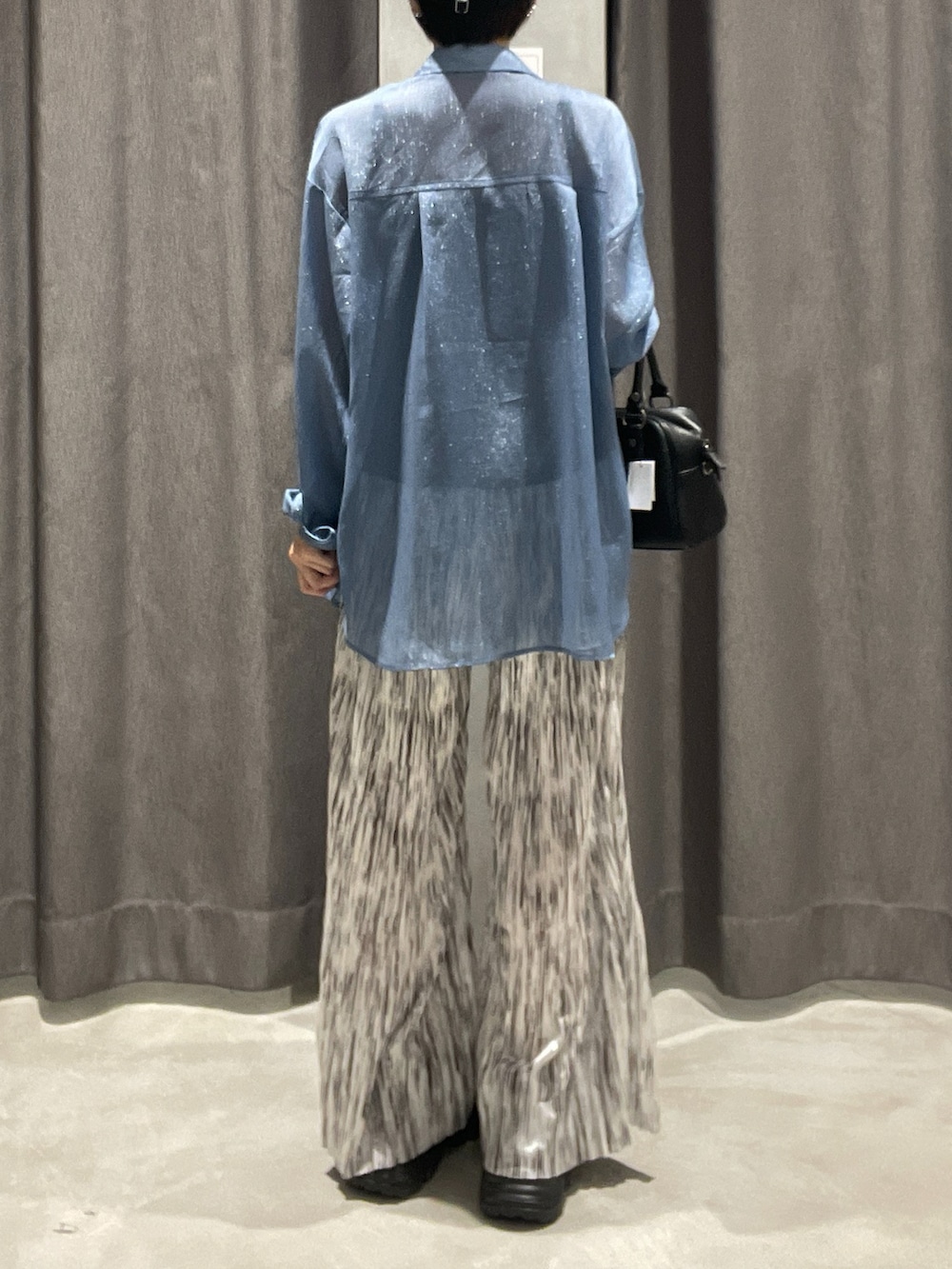 「PAGEBOYのソフトラメシアールーズシャツ（シャツ/ブラウス、ブルー系）」を使った、Ruuさん（骨格ナチュラル・レディース・158cm）の夏コーディネートの3枚目の写真