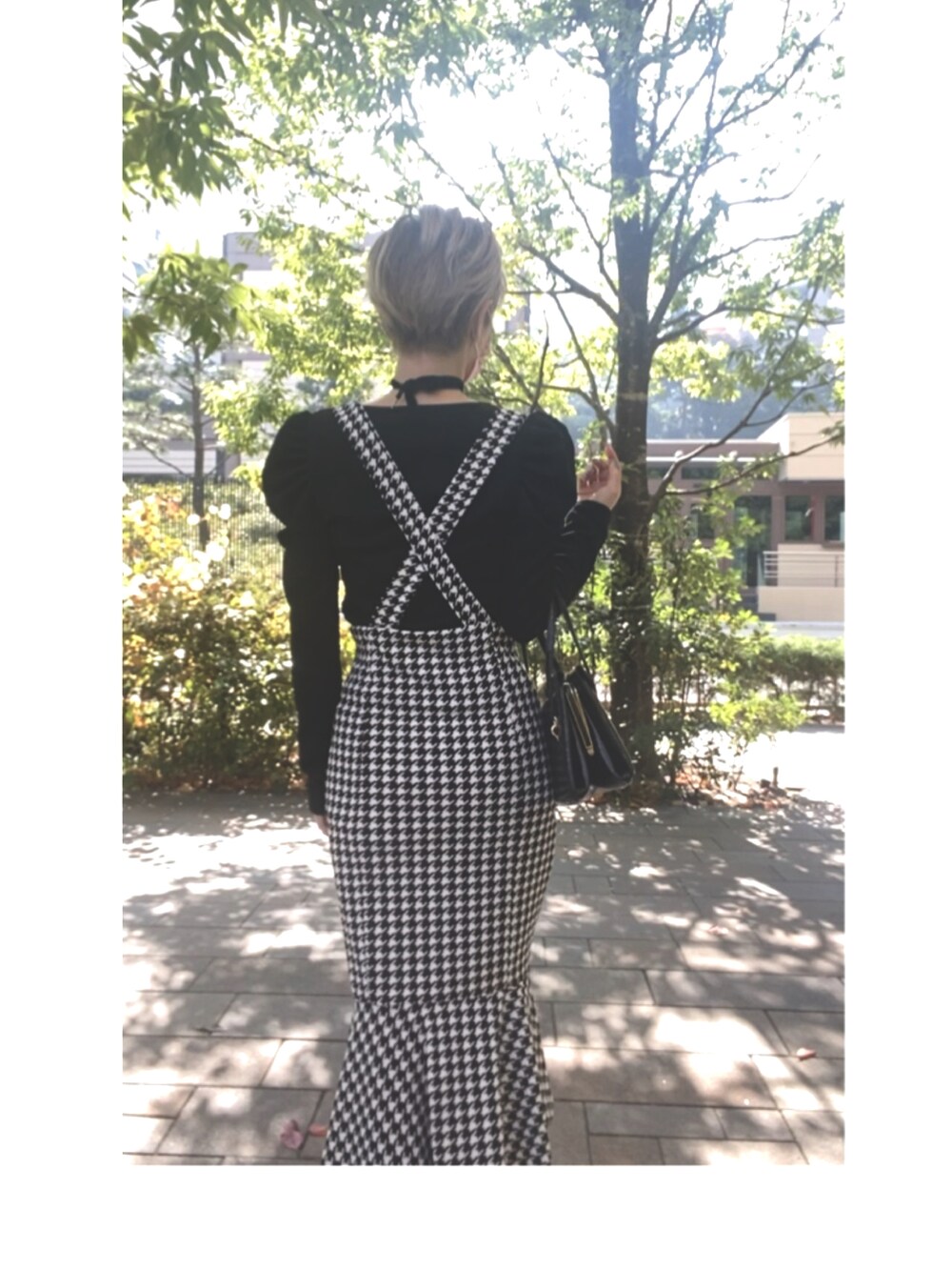 「大人カジュアル、マーメイドスカート、SHEINコーデ、後ろ姿がポイント」｜「N°21のアイテム（パンプス、ブラック系）」を使った、naoさん（レディース・170cm）の秋コーディネートの2枚目の写真