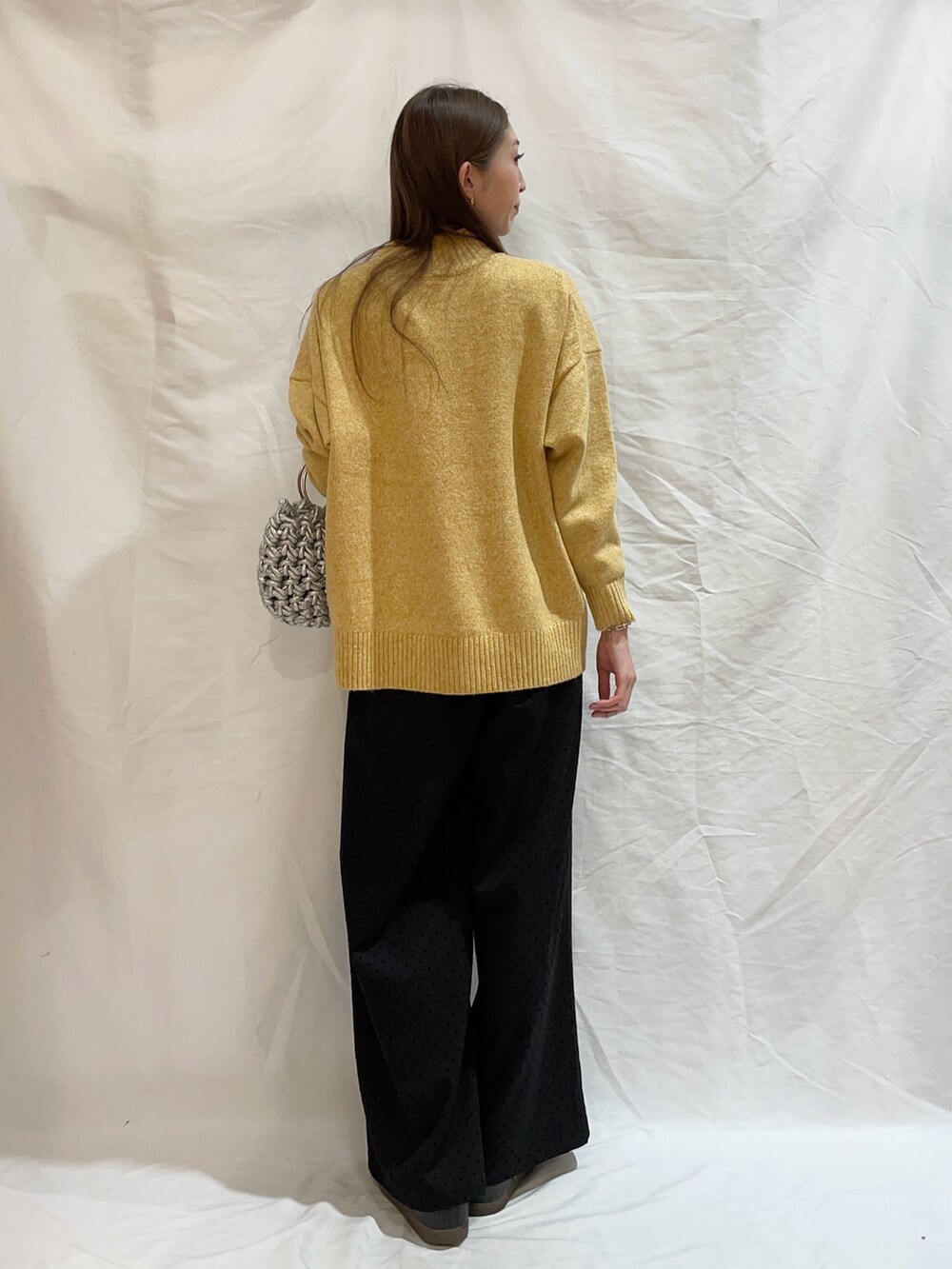 その他のその他パンツを着用したレディースの秋コーディネートの4枚目の写真