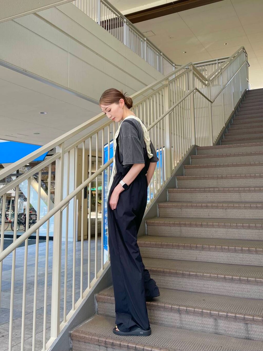 その他のTシャツ/カットソーを着用したレディースの夏コーディネートの3枚目の写真