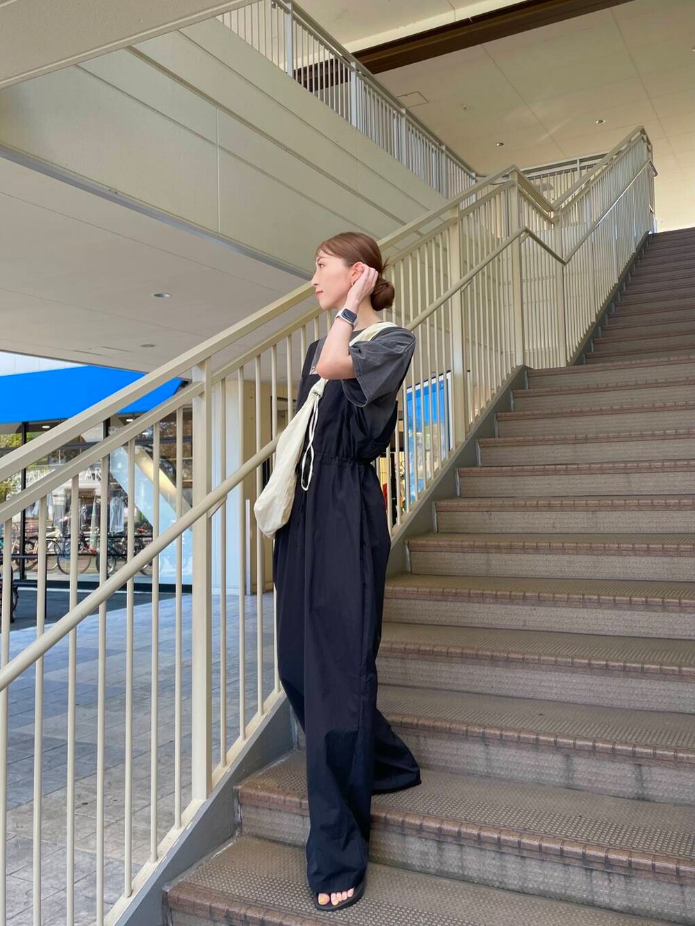 その他のTシャツ/カットソーを着用したレディースの夏コーディネートの2枚目の写真