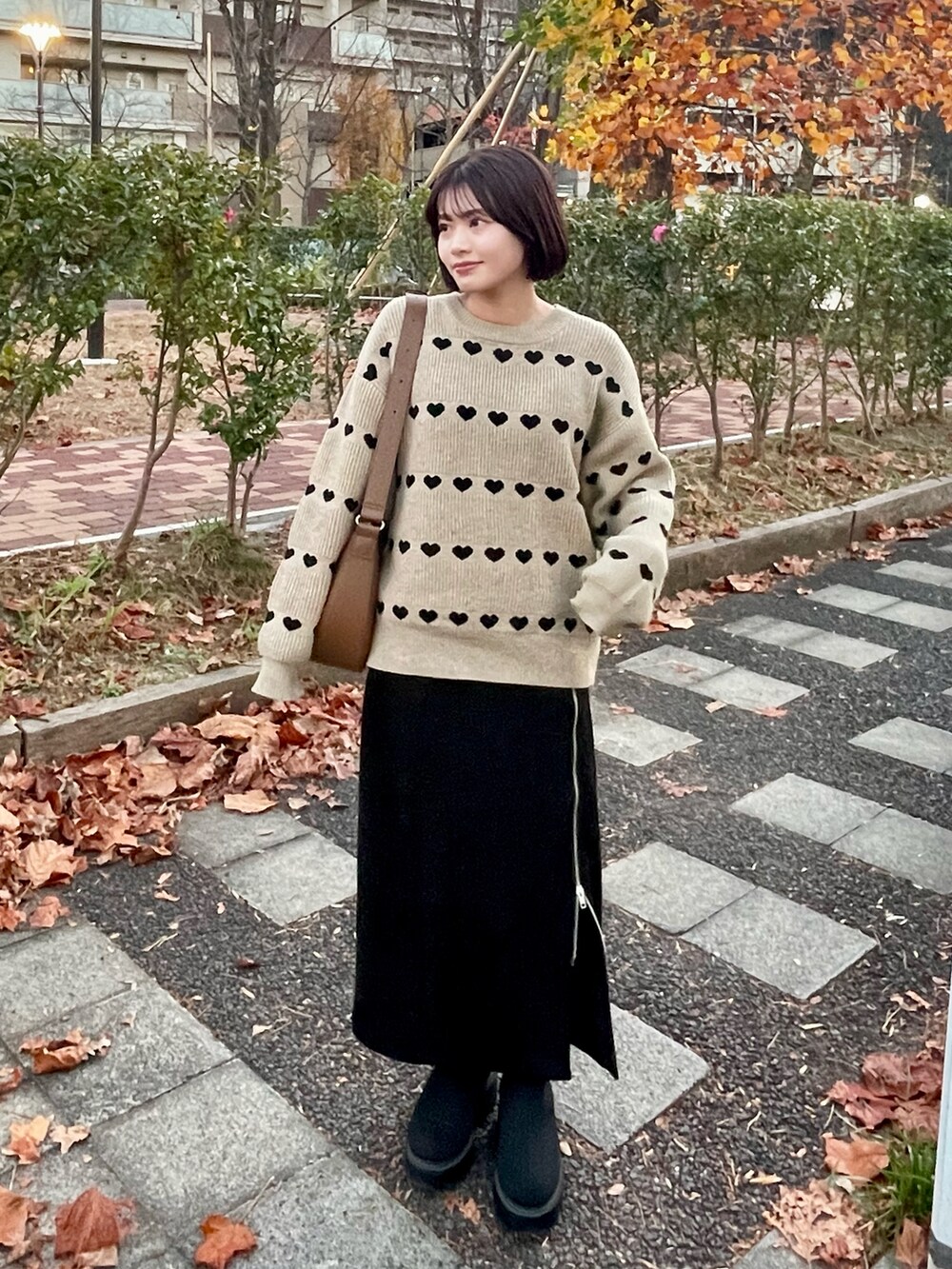 「新星WEARISTAにエントリー、シンプルスタイル、今日のコーデ、おでかけコーデ、冬服、オトナ女子、カジュアルコーデ、オトナカワイイ、UNIQLO、低身長コーデ、キレイめカジュアル、いいね、save、フォローお願いします🤑、着回しコーデ、リラックススタイル」｜「FREAK'S STOREのラインハート柄 ニット（ニット/セーター、ベージュ系）」を使った、hichanさん（レディース・156cm）の冬コーディネートの2枚目の写真