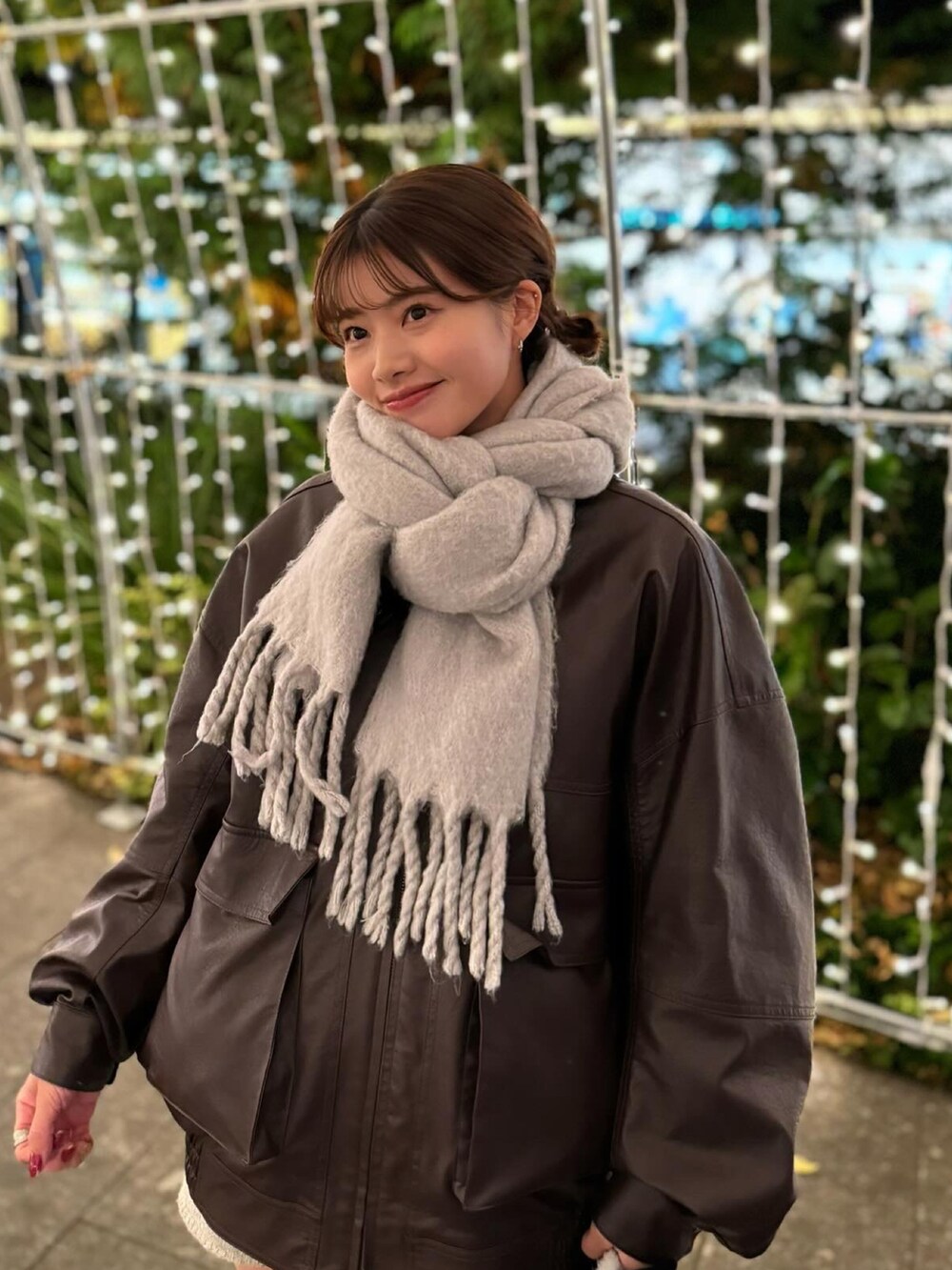 「大人カジュアル、y2k、厚底シューズ、お洒落さんとつながりたい、秋冬コーデ、ビッグシルエット、パンツスタイル、いいね、save、フォローお願いします🤑、アウター、低身長、ショートパンツ、新星WEARISTAにエントリー」｜「SLYのアイテム（スニーカー、ホワイト系）」を使った、hichanさん（レディース・156cm）の冬コーディネートの3枚目の写真