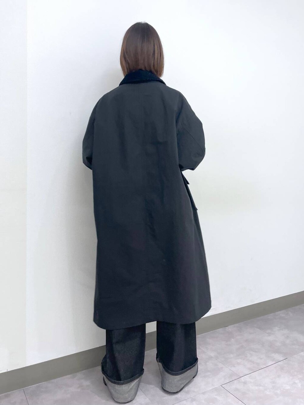 「ベーシック/シンプル、カジュアル、着痩せ・細見え、骨格ウェーブ、高身長、RAGEBLUE、大人カジュアル、コート、アウター、春コーデ、春アウター、モード、モノトーン、ワントーン、トレンチコート」｜「LOWRYS FARMのステンレスデザインネックレス　 136325（ネックレス、シルバー系）」を使った、nanamiさん（レディース・164cm）の春コーディネートの3枚目の写真