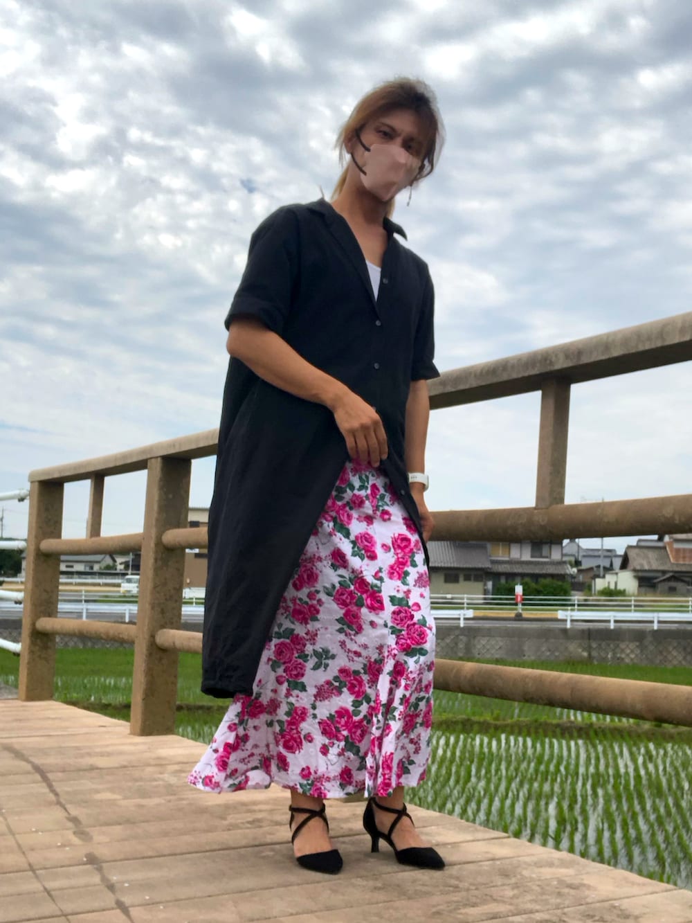 「初夏コーデ、ファッションを楽しもう、お洒落さんとつながりたい、オトナカワイイ、キレイめ、メンズスカート、パンプス、シャツワンピ、ジェンダーレス」｜「古着のアイテム（シャツワンピース、ブラック系）」を使った、ゆきさん（メンズ・172cm）の夏コーディネートの5枚目の写真