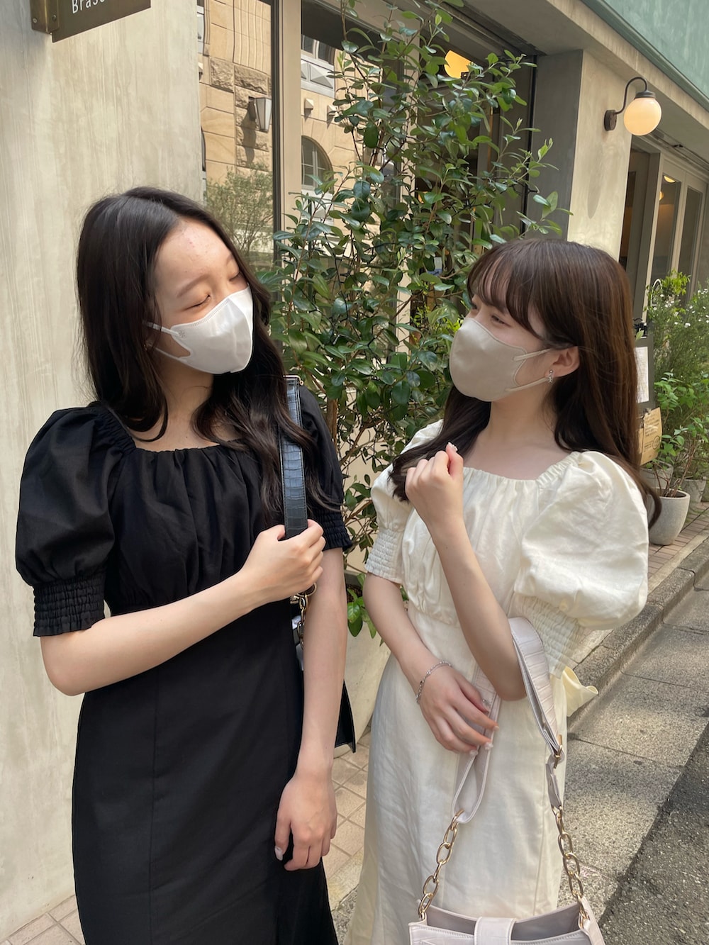 「リネン素材、リネンワンピース、バックリボンワンピース、ロングワンピース、ワンピース、スリットワンピース、スリット」|「one after another NICE CLAUPのリネンスリットカラーロングワンピース(ワンピース、ホワイト系)」を使った、小林 愛さん(レディース・168cm)の春コーディネートの2枚目の写真