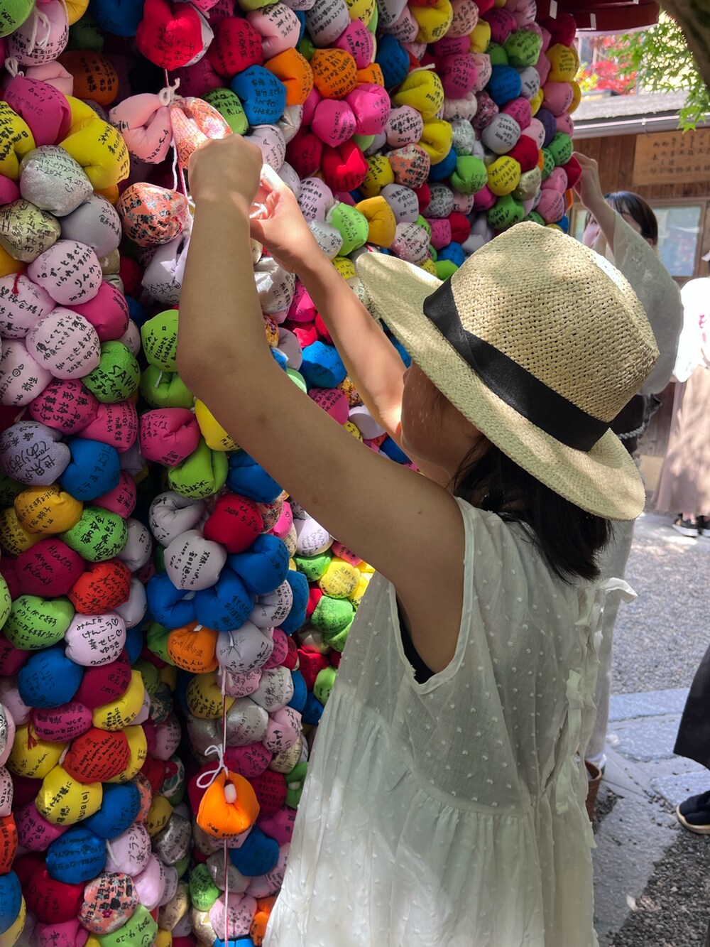 「八坂庚申堂、京都旅行、京都、ワンピース、スポーツサンダル、ストローハット、むぎわら帽子、小学生、ゴールデンウィーク、ＧＷ」｜「H&Mのアイテム（ハット、ベージュ系）」を使った、springbluespringさん（キッズ・136cm）の春コーディネートの3枚目の写真