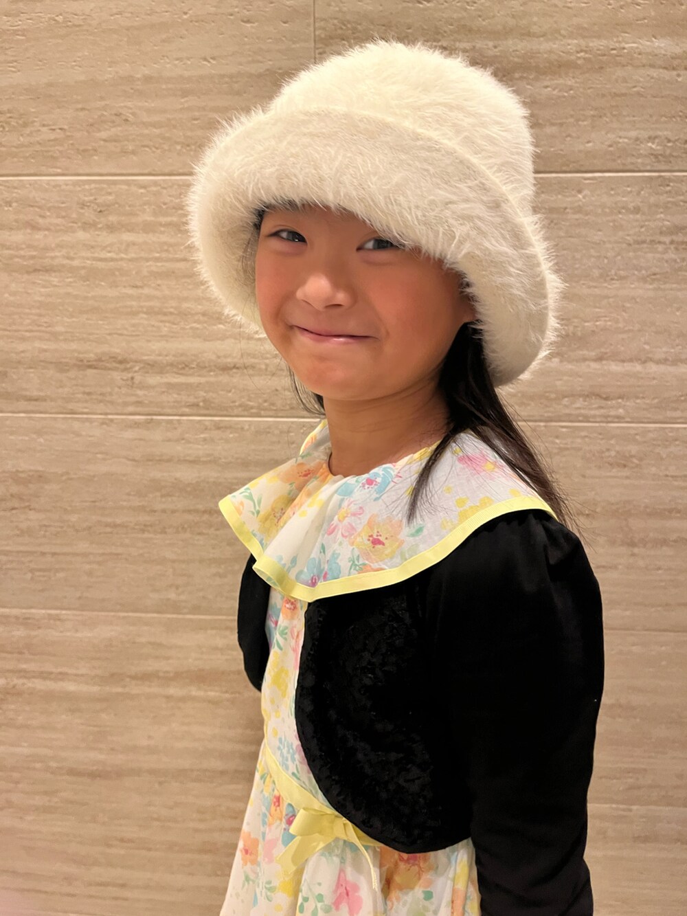 「Mezzo Piano、ボレロカーデ、パンプス、もこもこハット、ハット、小学生」｜「GUのアイテム（ハット、ホワイト系）」を使った、springbluespringさん（キッズ・134cm）の秋コーディネートの3枚目の写真