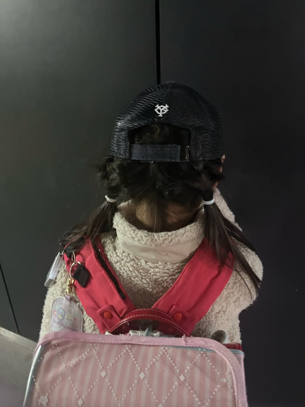 「ジャイアンツ、ボアジャケット、Mezzo Piano、ワンピース、新星WEARISTAにエントリー、UGGムートン、小学生」｜「ジャイアンツのアイテム（キャップ、ブラック系）」を使った、springbluespringさん（キッズ・134cm）の冬コーディネートの2枚目の写真