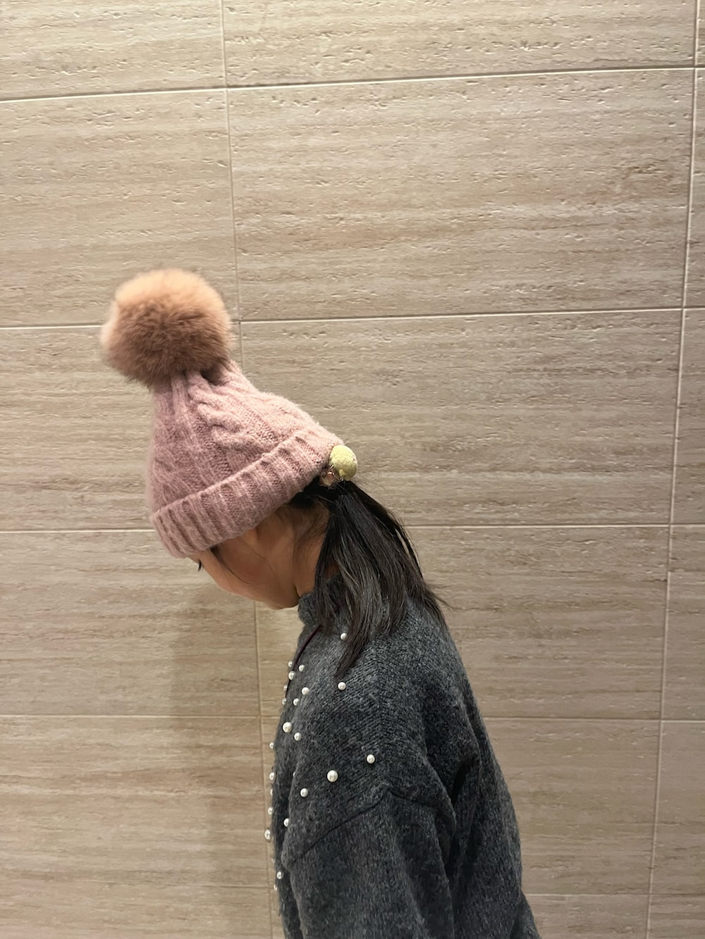 「未来のWEARISTAプロジェクト、冬のコーデ、秋冬、ニット帽、ポンポン付きニット帽、小学生、小学生コーデ、小学生女子、小学生ファッション、ビジューニット」｜「ZARA KIDSのアイテム（ニット/セーター、グレー系）」を使った、springbluespringさん（キッズ・130cm）の冬コーディネートの3枚目の写真