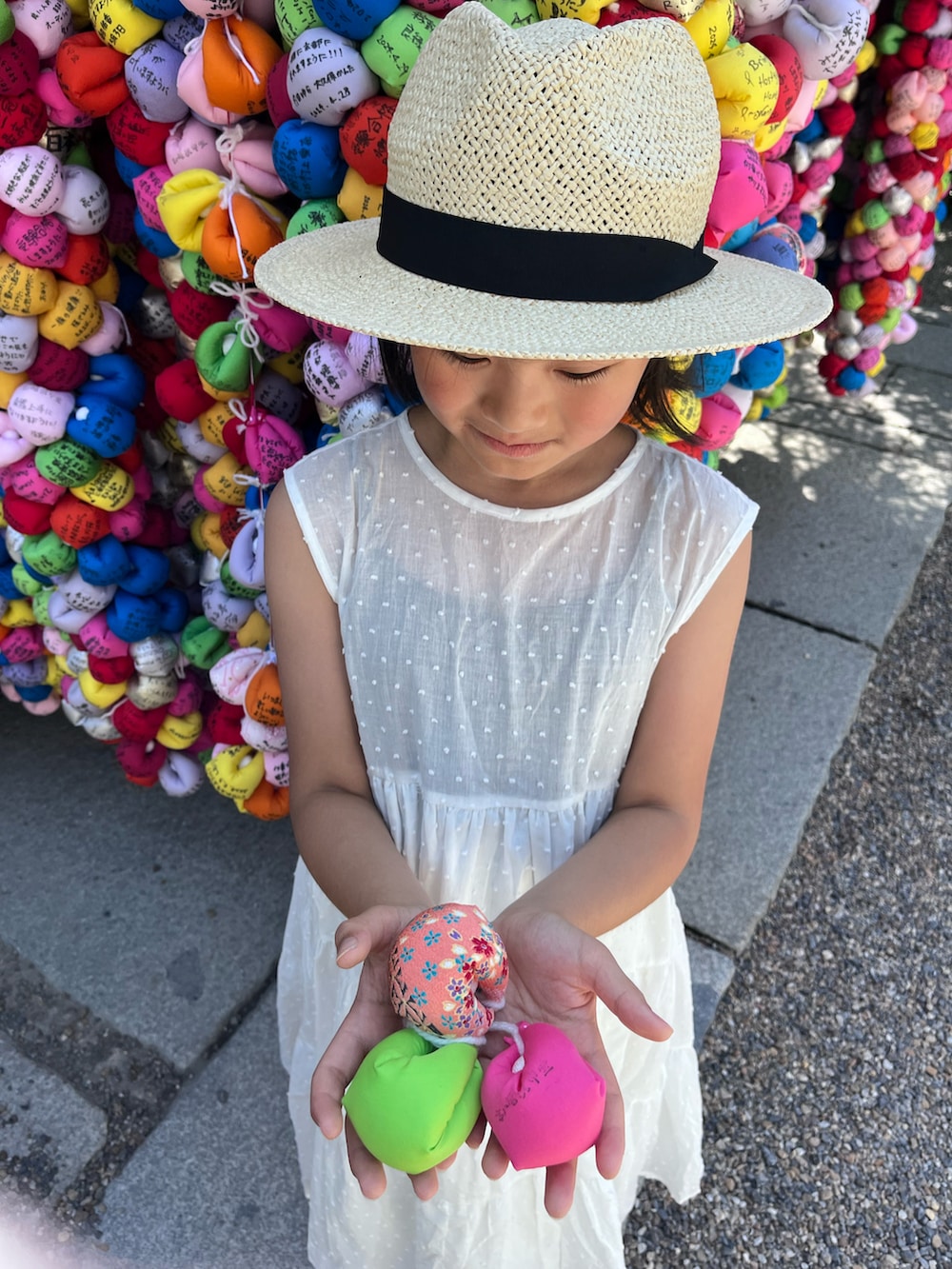 「八坂庚申堂、京都旅行、京都、ワンピース、スポーツサンダル、ストローハット、むぎわら帽子、小学生、ゴールデンウィーク、ＧＷ」｜「H&Mのアイテム（ハット、ベージュ系）」を使った、springbluespringさん（キッズ・136cm）の春コーディネートの2枚目の写真