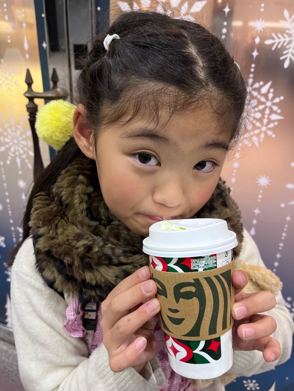 「スヌード、Mezzo Piano、ワンピース、スタバ、おしゃれさんと繋がりたい、新星WEARISTAにエントリー、小学生、スタバへGO」｜「mezzo pianoのアイテム（ワンピース、ピンク系）」を使った、springbluespringさん（キッズ・134cm）の冬コーディネートの2枚目の写真