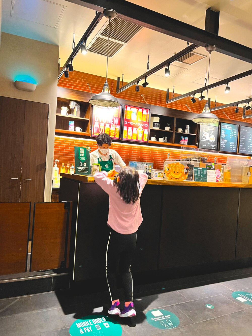 「テニスコーデ」｜「瞬足のアイテム（スニーカー、パープル系）」を使った、springbluespringさん（キッズ・126cm）の秋コーディネートの2枚目の写真