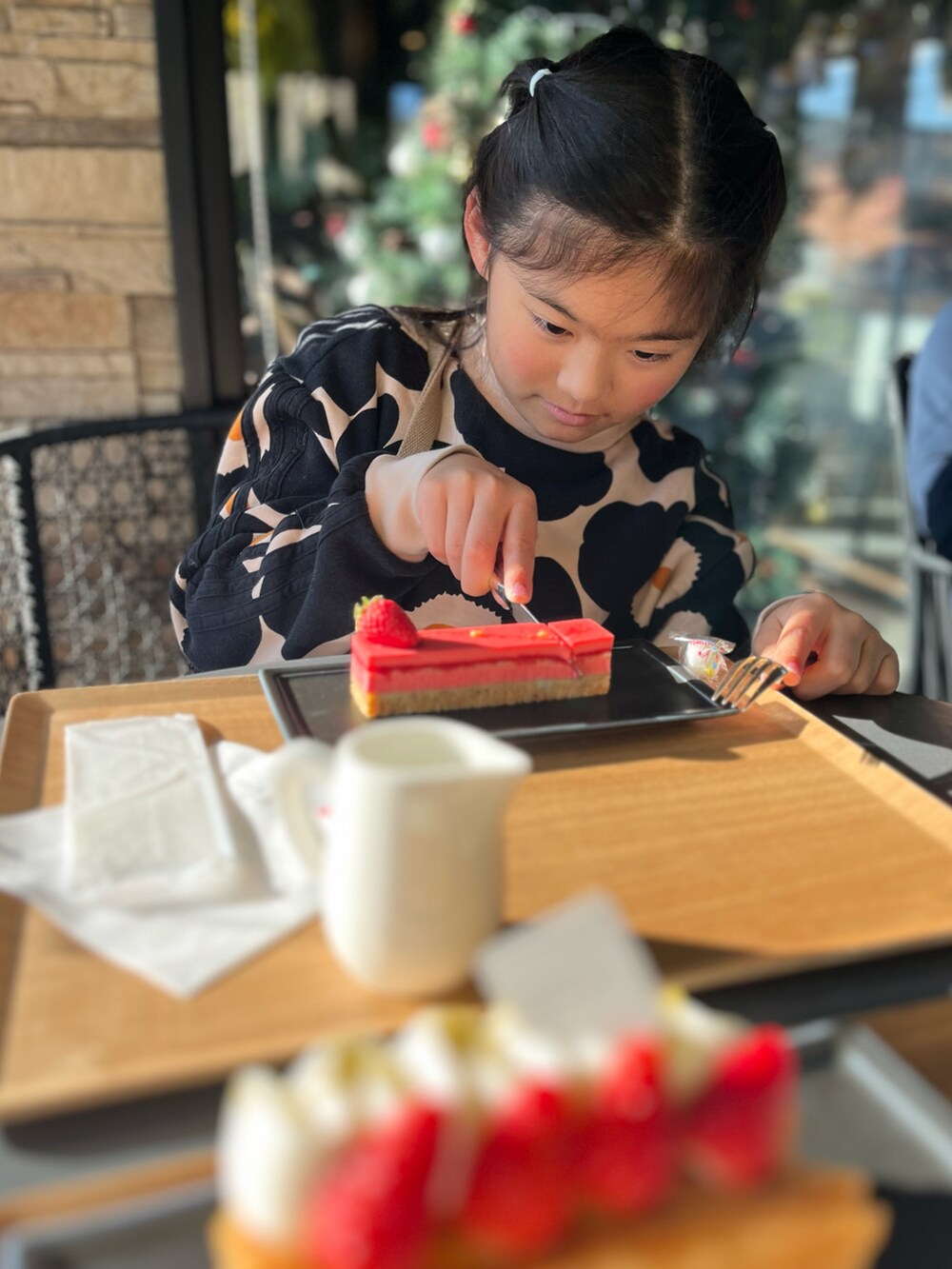 「アディダス、adidas、adidas✖️marimekko、マリメッコ、marimekko、カフェ、小学生」｜「adidasのアディダス adidas スウェット上下セット（スウェット、ブラック系）」を使った、springbluespringさん（キッズ・134cm）の冬コーディネートの3枚目の写真