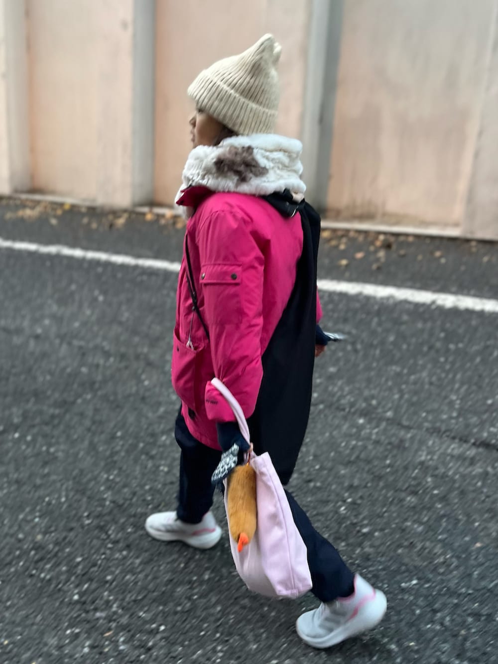 「NIKE、暖パン、ノースフェイス、NOTH FACE、ニット帽、猫耳ニット帽、スヌード、小学生、テニス」｜「H&Mのアイテム（ニットキャップ/ビーニー、ベージュ系）」を使った、springbluespringさん（キッズ・136cm）の冬コーディネートの2枚目の写真