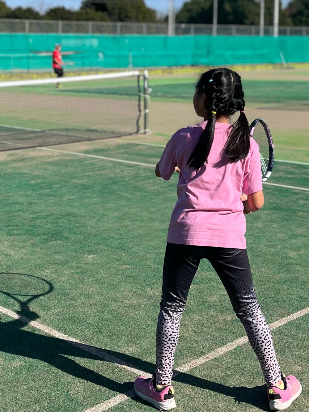 「テニス、休日スタイル、スポーツ、新星WEARISTAにエントリー、小学生、ZARA KIDS」｜「UNIQLOのアイテム（Tシャツ/カットソー、ピンク系）」を使った、springbluespringさん（キッズ・134cm）の冬コーディネートの2枚目の写真