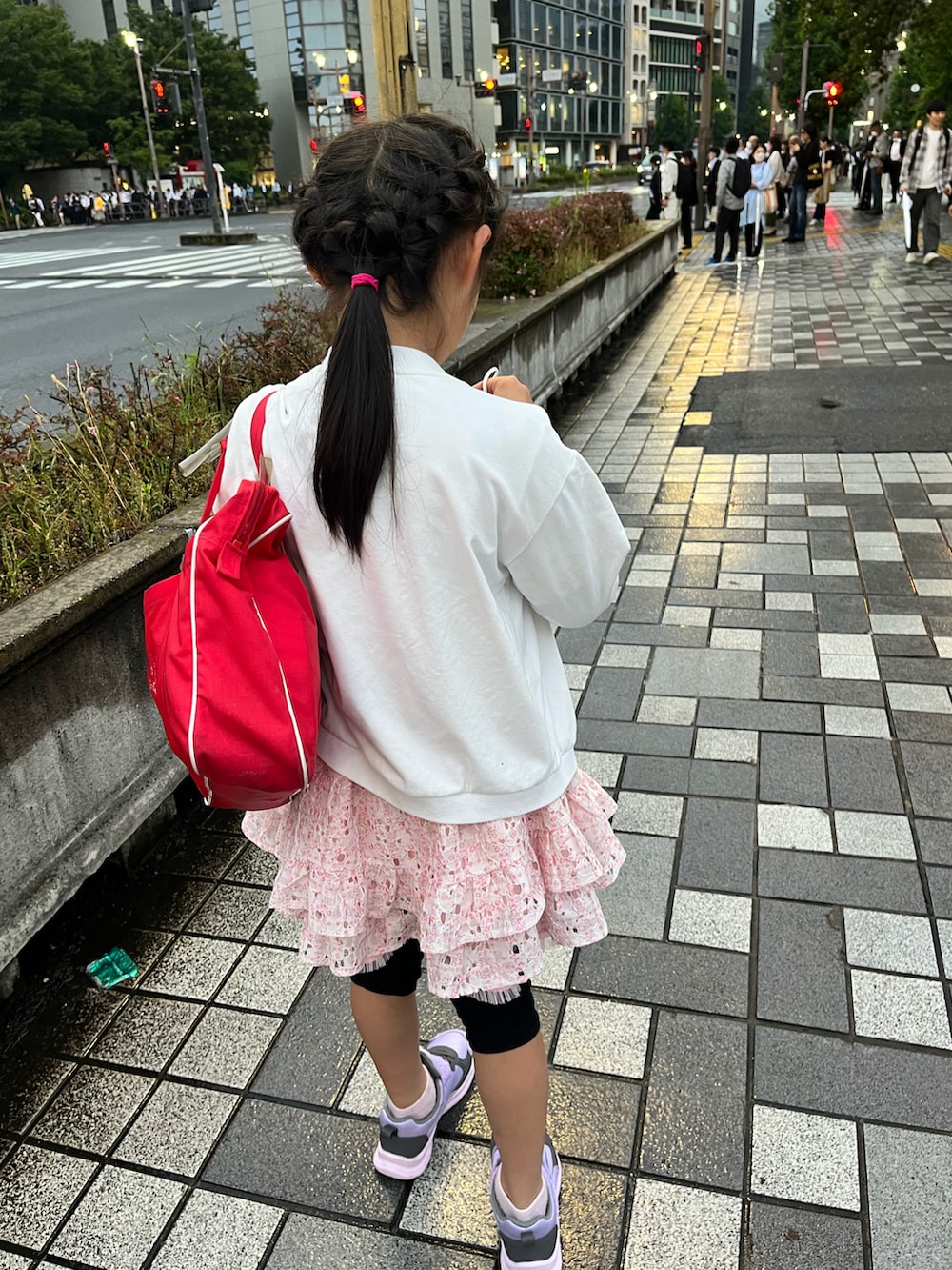 「小学生、スカパン、Mezzo Piano、Skechers」｜「ディズニーランド40周年のアイテム（Tシャツ/カットソー、その他）」を使った、springbluespringさん（キッズ・130cm）の夏コーディネートの3枚目の写真
