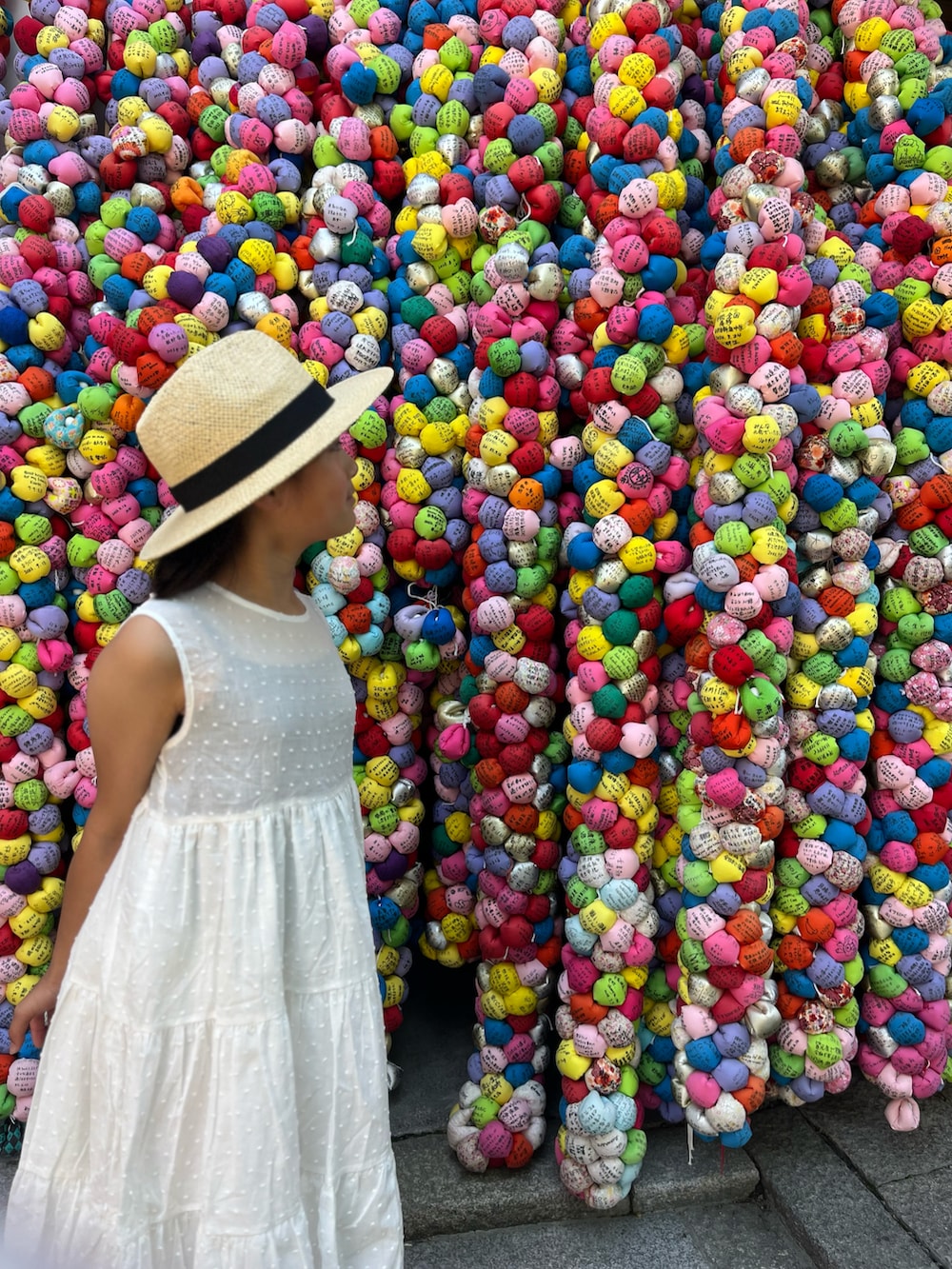 「八坂庚申堂、京都旅行、京都、ワンピース、スポーツサンダル、ストローハット、むぎわら帽子、小学生、ゴールデンウィーク、ＧＷ」｜「H&Mのアイテム（ハット、ベージュ系）」を使った、springbluespringさん（キッズ・136cm）の春コーディネートの4枚目の写真