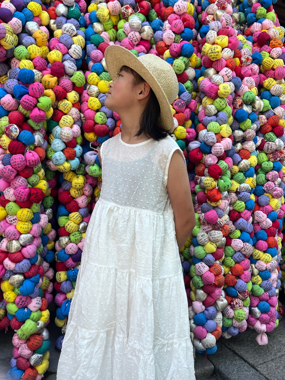 「八坂庚申堂、京都旅行、京都、ワンピース、スポーツサンダル、ストローハット、むぎわら帽子、小学生、ゴールデンウィーク、ＧＷ」｜「H&Mのアイテム（ハット、ベージュ系）」を使った、springbluespringさん（キッズ・136cm）の春コーディネートの5枚目の写真