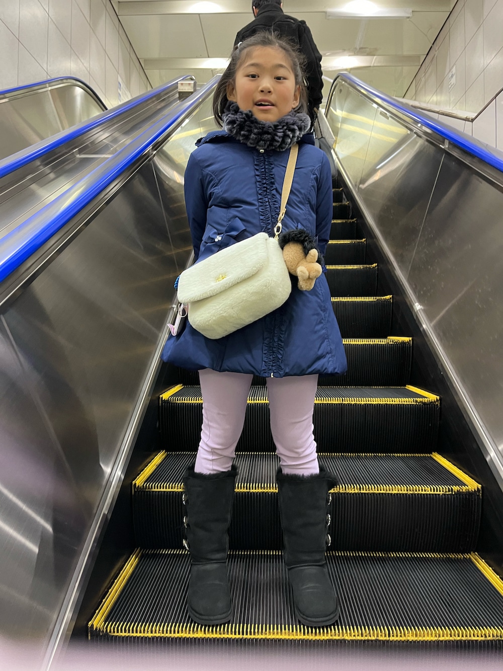 「日枝神社、小学生、ダウンコート、GU、ニット、UGGムートン、UGG」｜「mezzo pianoのアイテム（ダウンジャケット/コート、ブルー系）」を使った、springbluespringさん（キッズ・134cm）の冬コーディネートの3枚目の写真